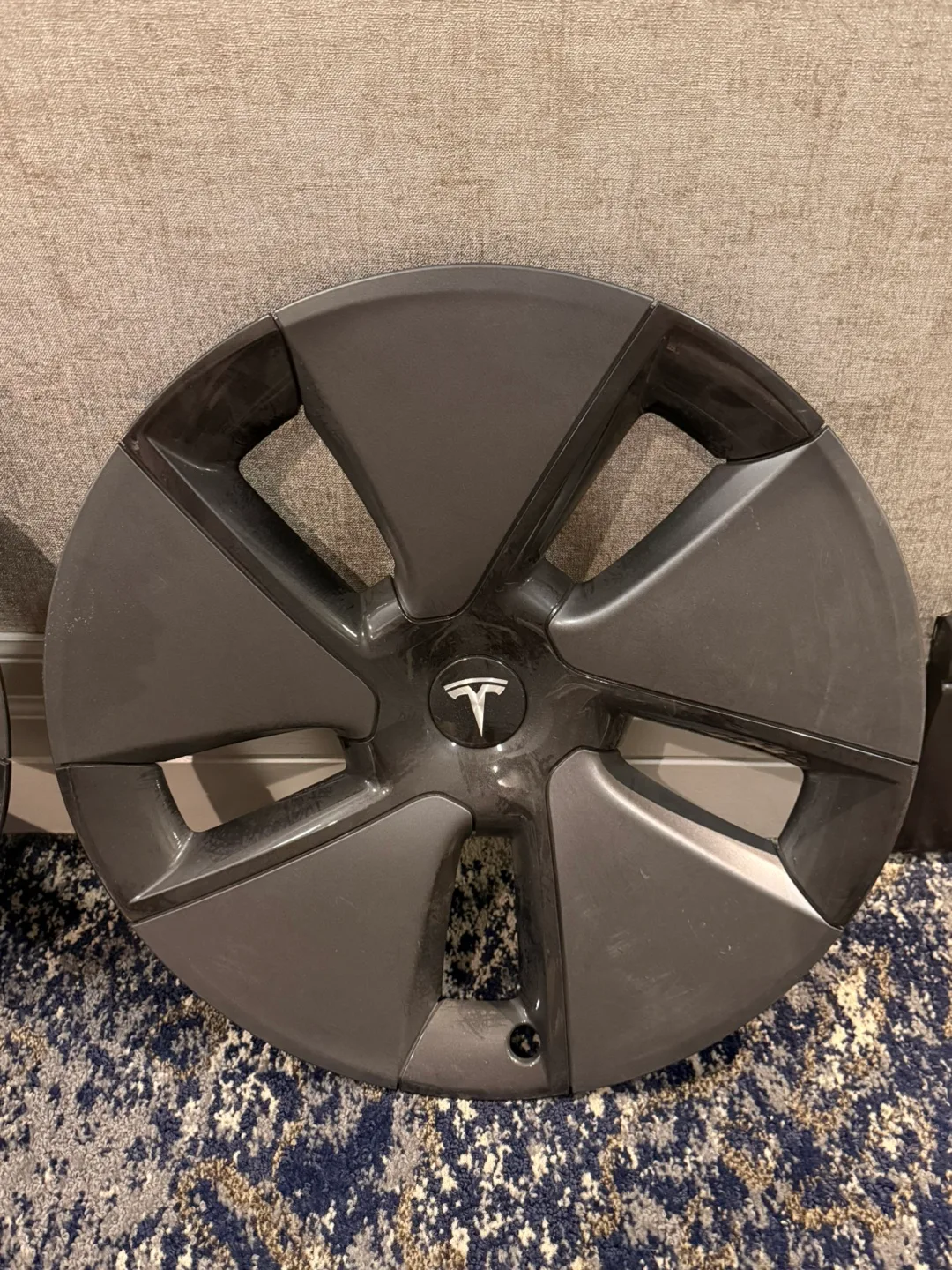 Tesla Model 3 Wheel Covers Set of 4 image indicator(5)