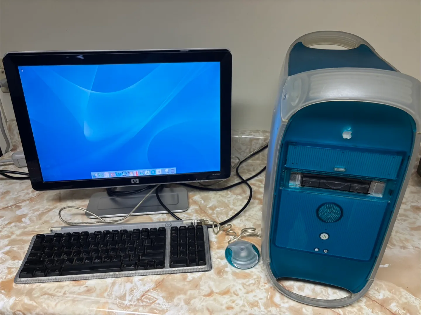 Apple Power Mac G3 – Vintage Desktop with Keyboard & Mouse thumbnail
