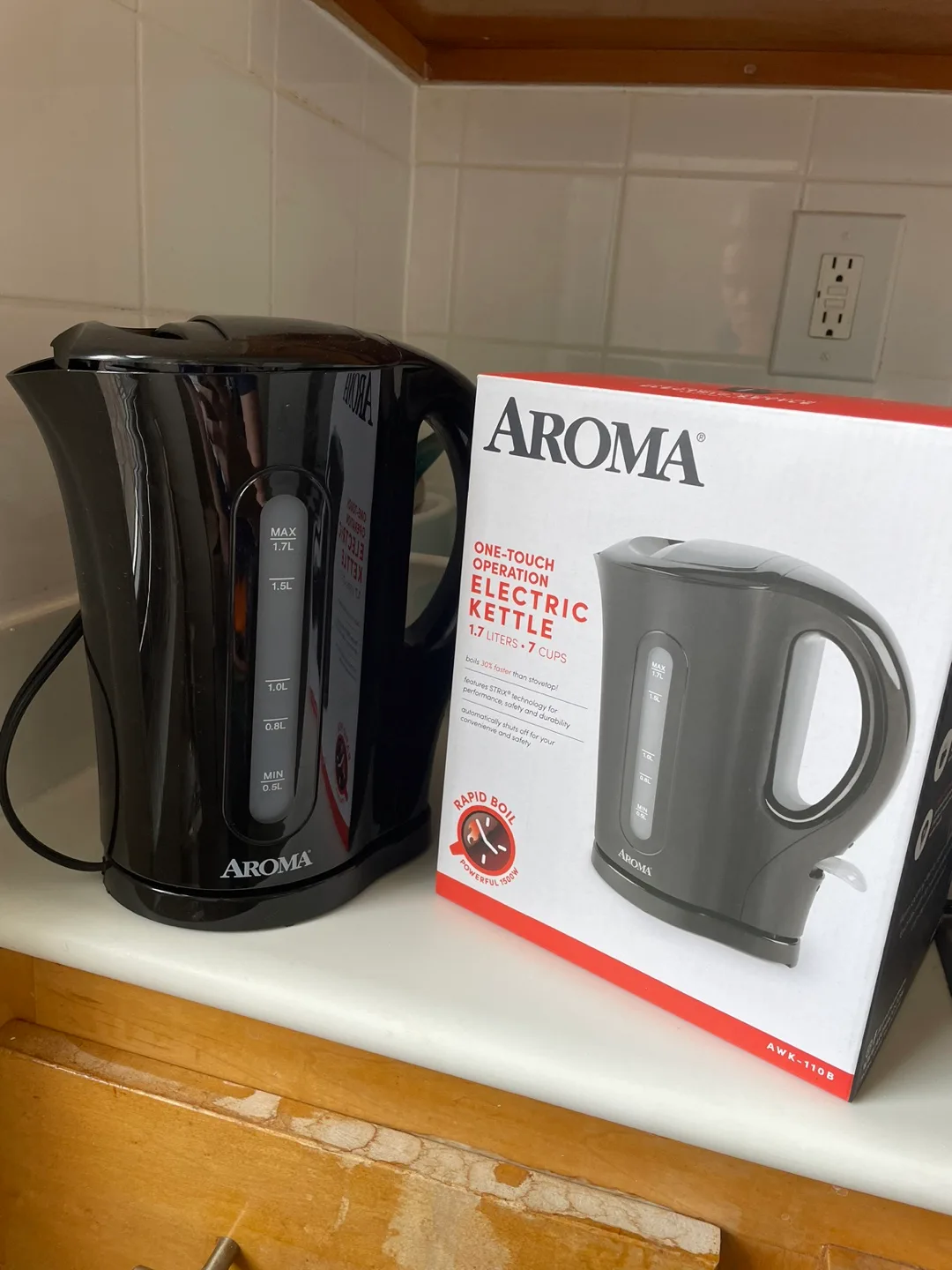 Aroma Electric Kettle - Like New! thumbnail