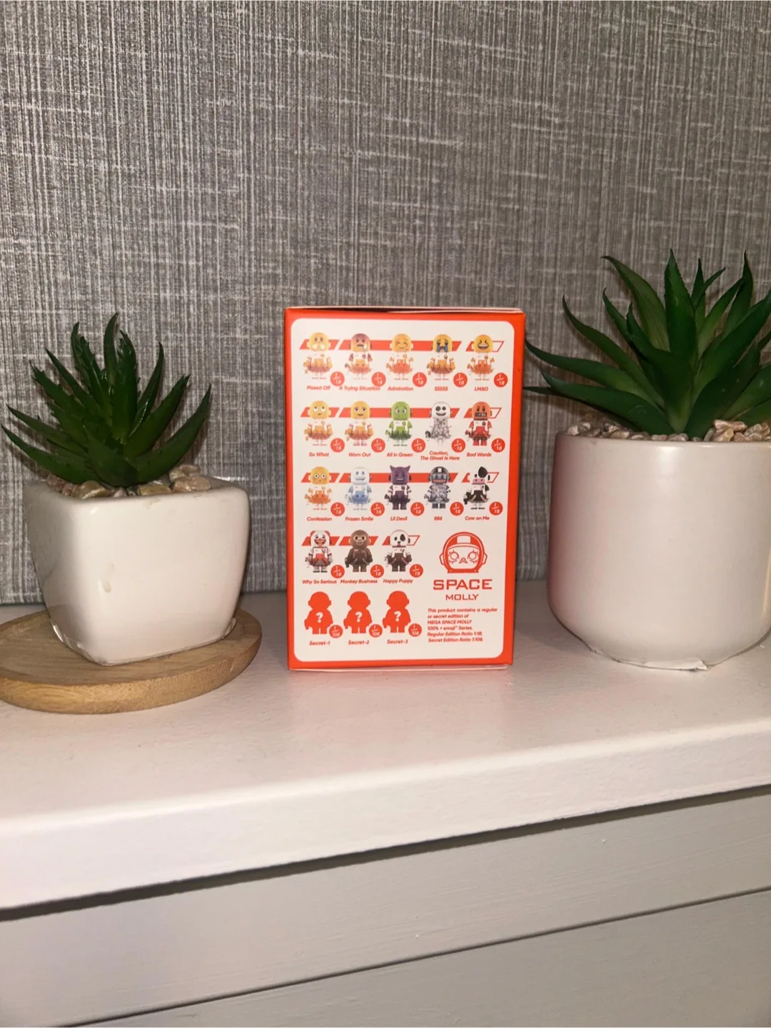 Space Molly 100% Emoji Series POP MART image indicator(2)