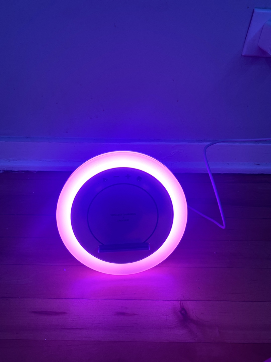 Wireless Charging Speaker - photo 2