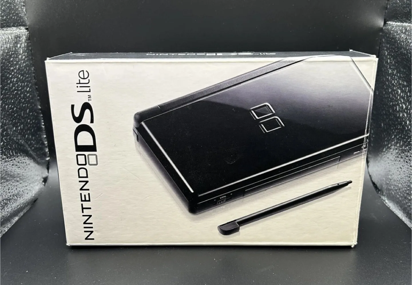Brand New Nintendo DS Lite w/ R4 + 14 Games thumbnail