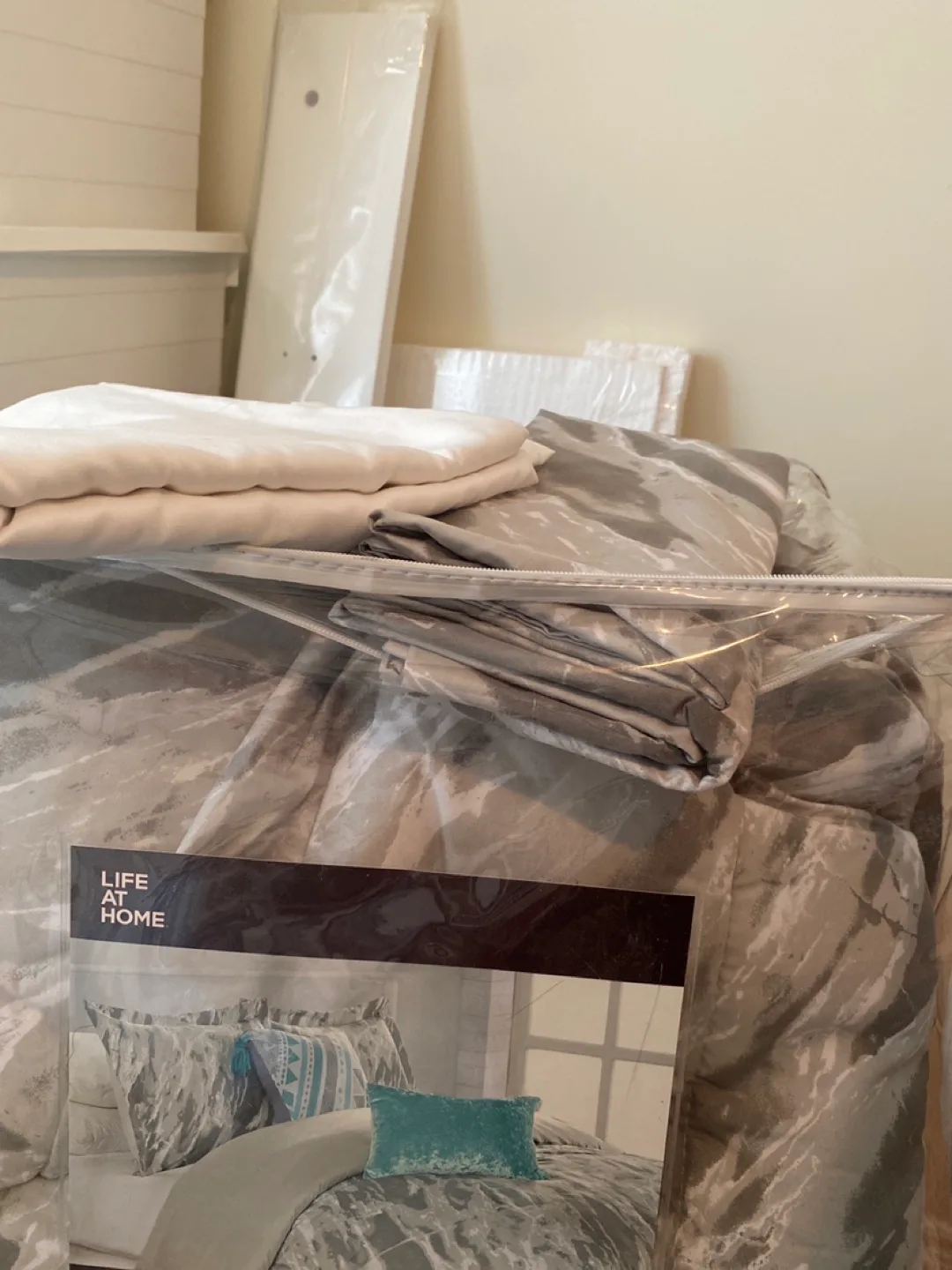 Love Living Full/Queen Comforter Set - image indicator(3)