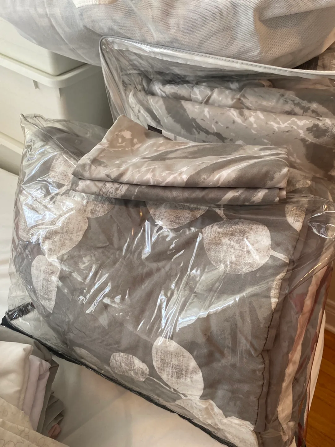 Love Living Full/Queen Comforter Set - image indicator(4)