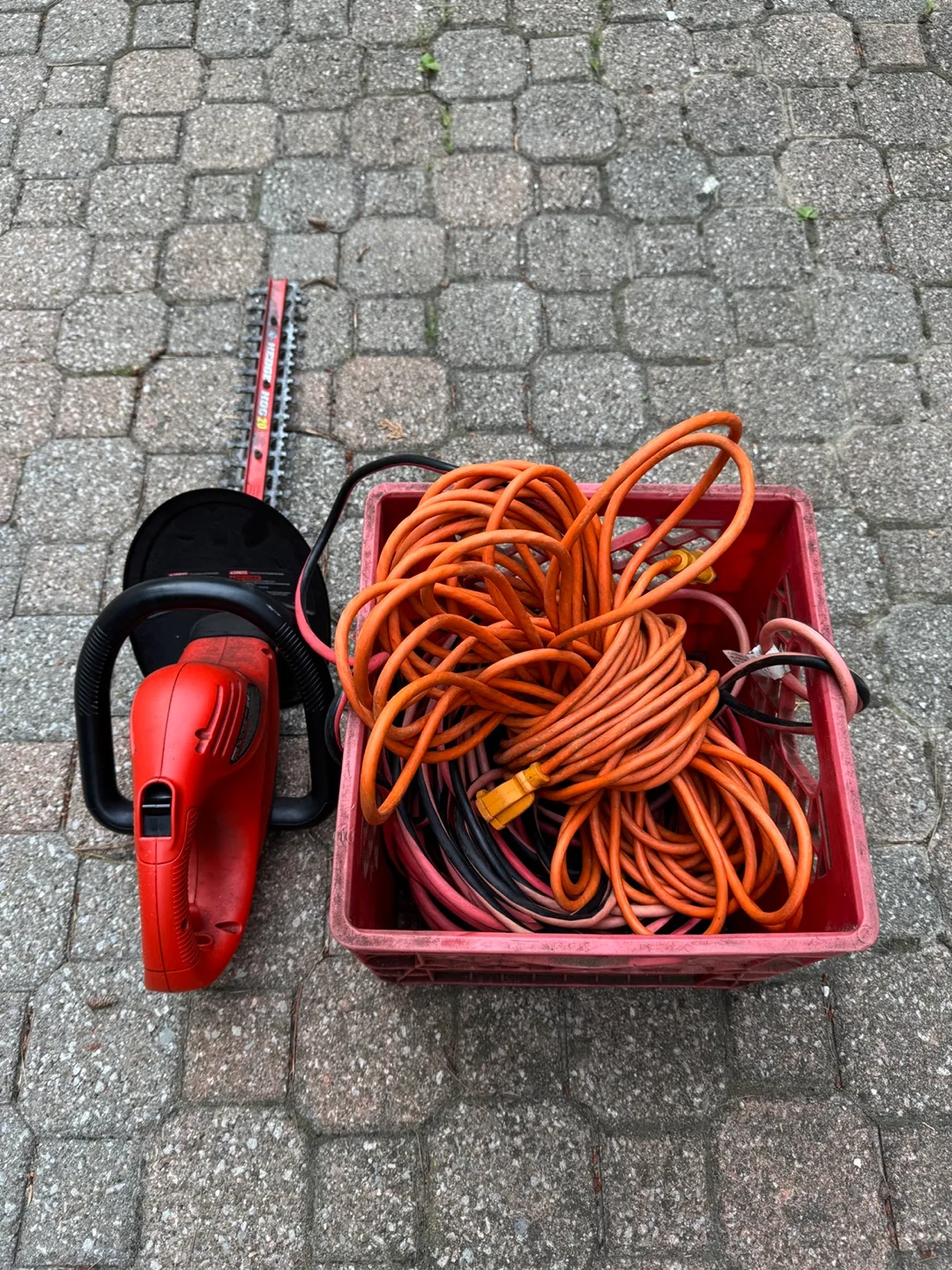Black & Decker Hedge Hog 20 Hedge Trimmer thumbnail