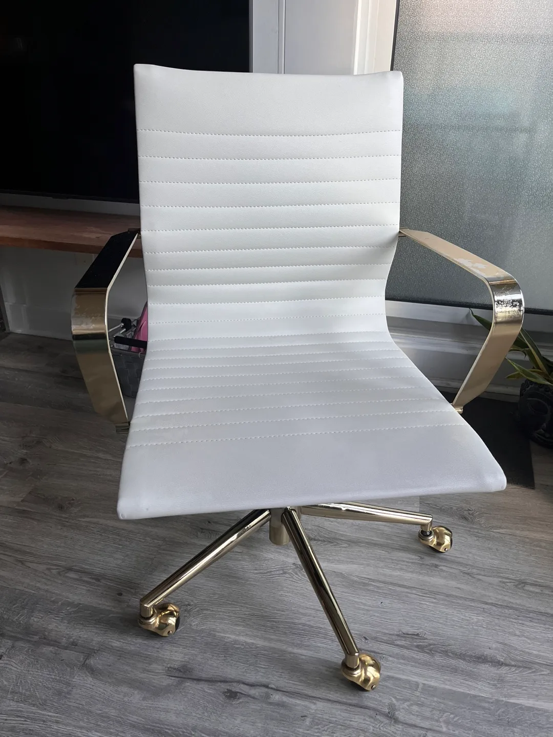White & Gold Office Chair thumbnail