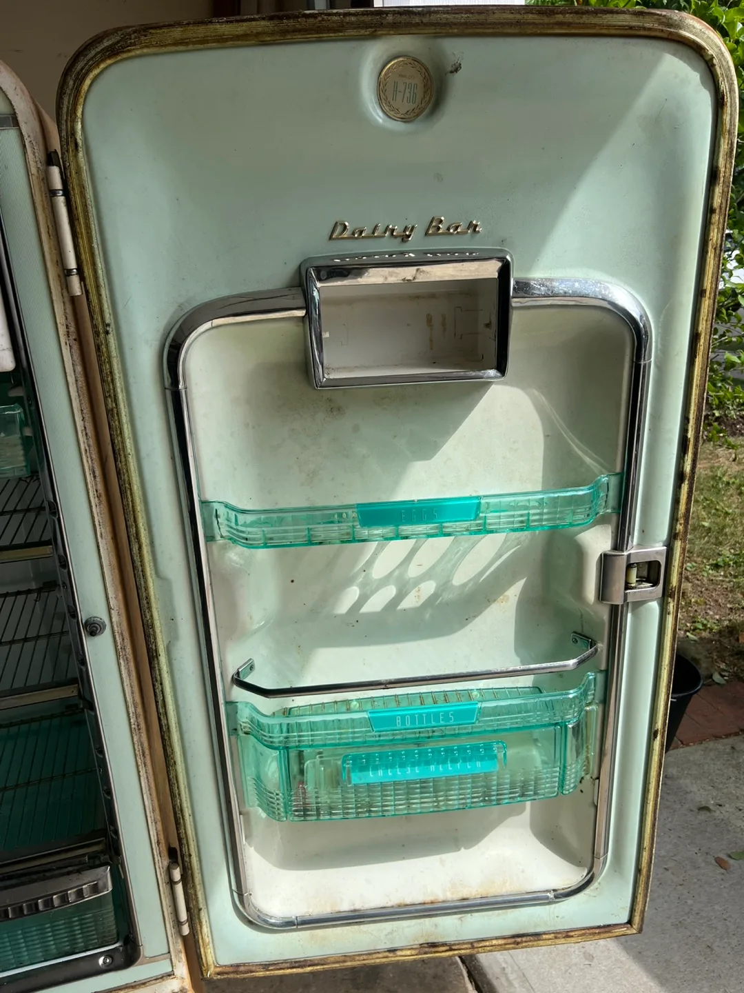 Vintage Philco Refrigerator - Model H 736 image indicator(3)