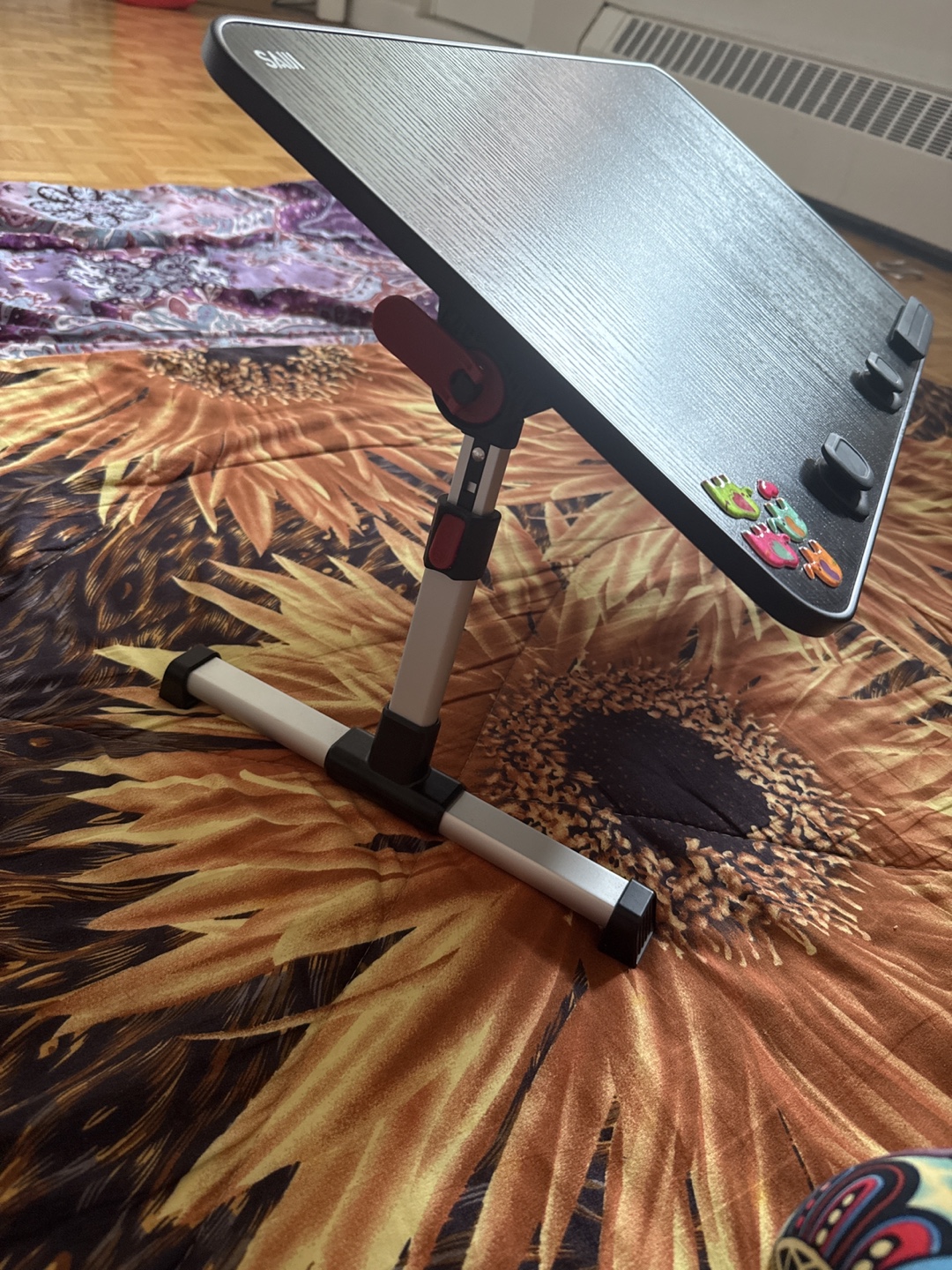 SAIJI Adjustable Laptop Bed Desk - photo 2