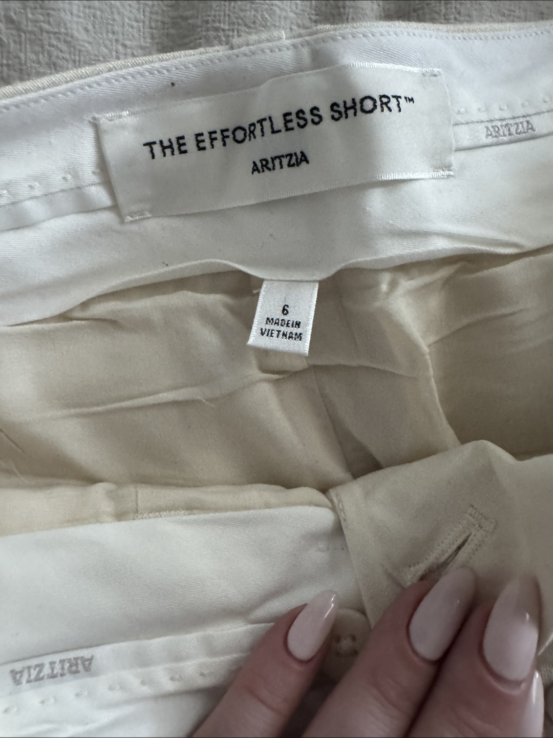 Aritzia The Effortless Short - Size 6 - photo 4