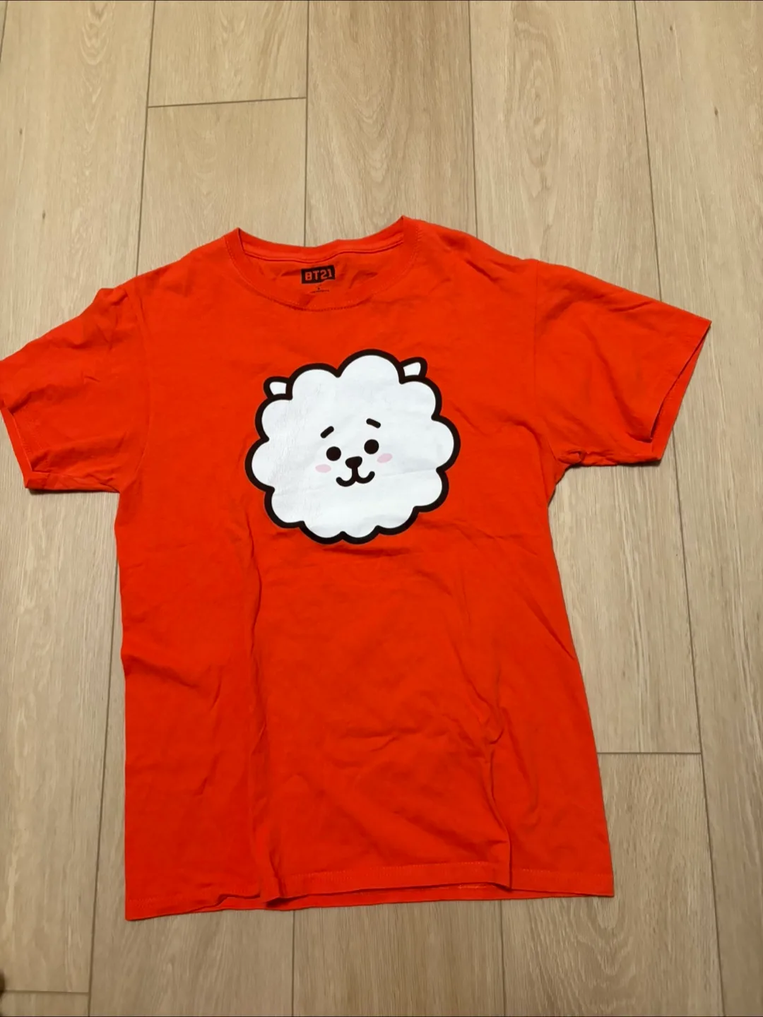 BT21 BTS RJ Jin printed autographs tshirt Small used FREE 🇨🇦 thumbnail