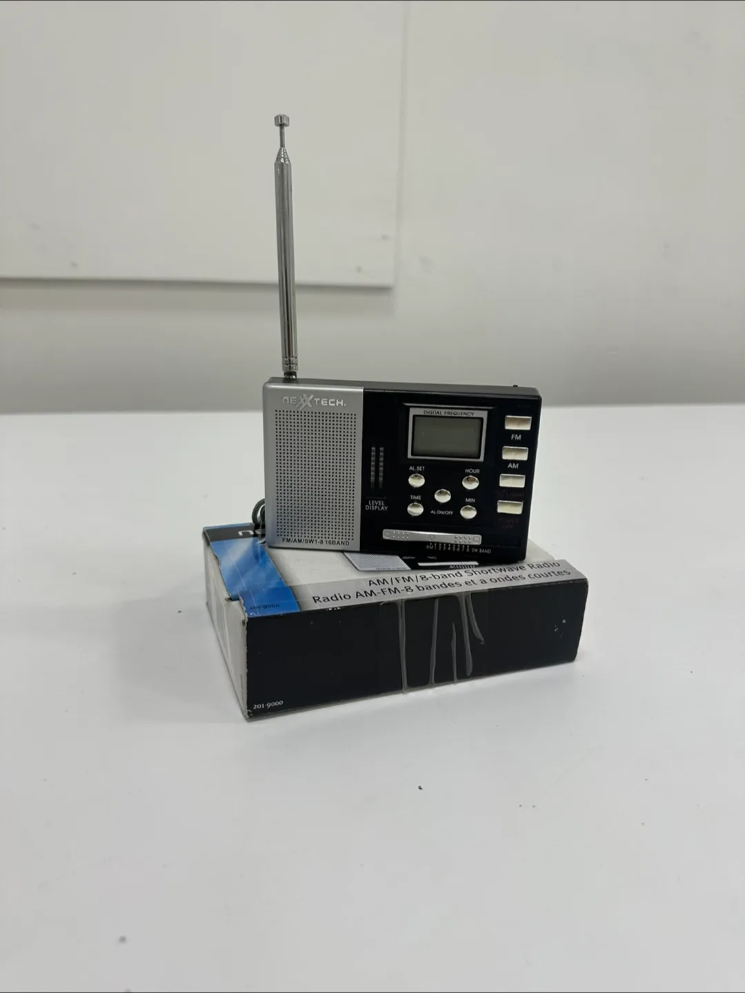 NEXXTECH AM/FM 8-Band Shortwave Radio thumbnail