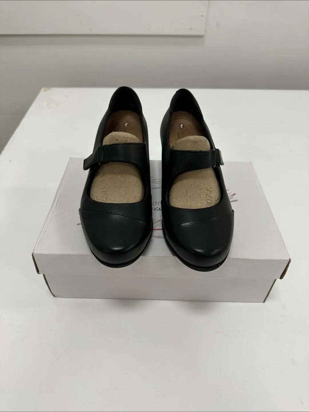 Brand new Clarks Unstructured Black Leather showa ,Size 7.5 thumbnail