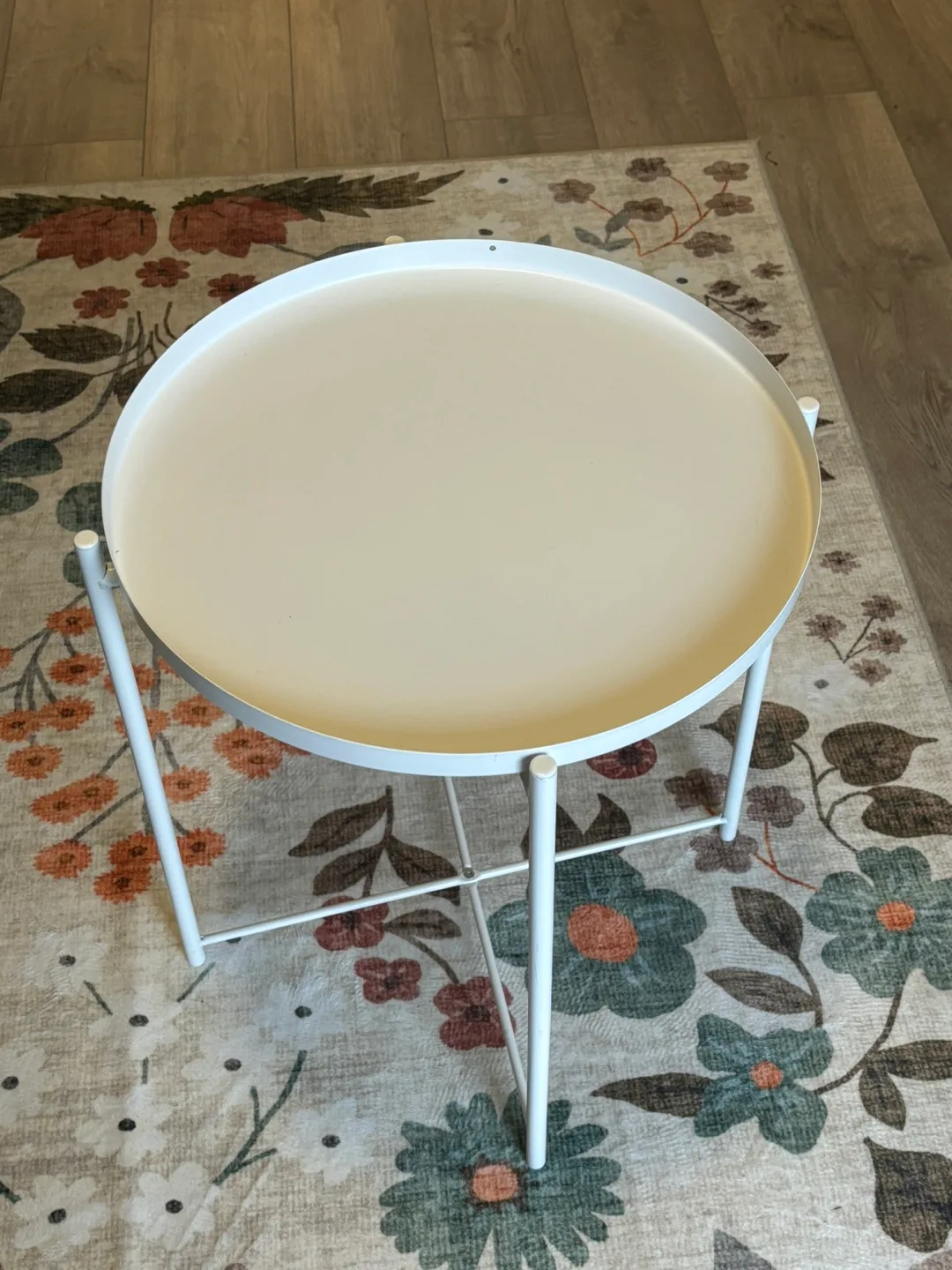 White Round Side Table thumbnail