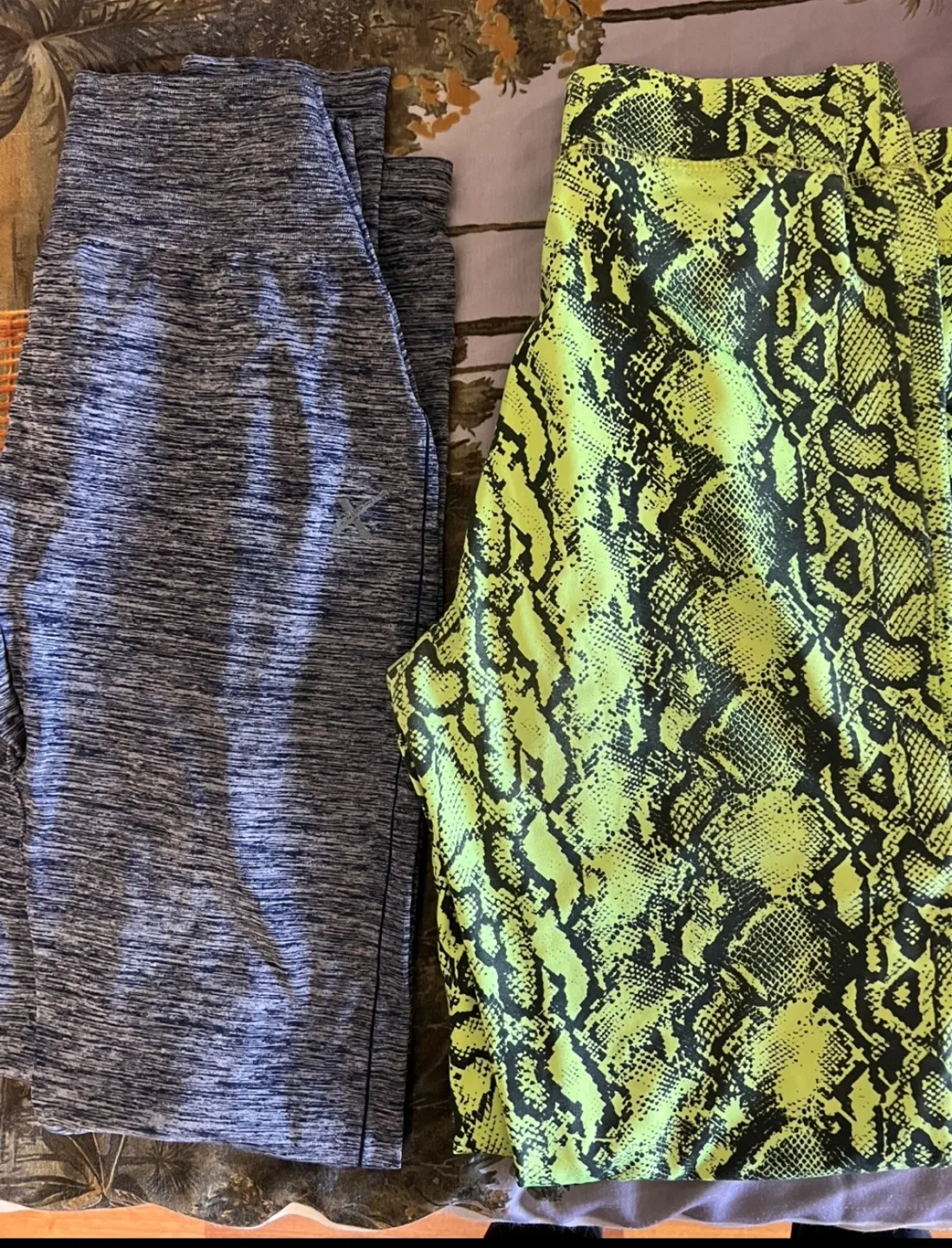 2 Pairs of Leggings🇨🇦 thumbnail