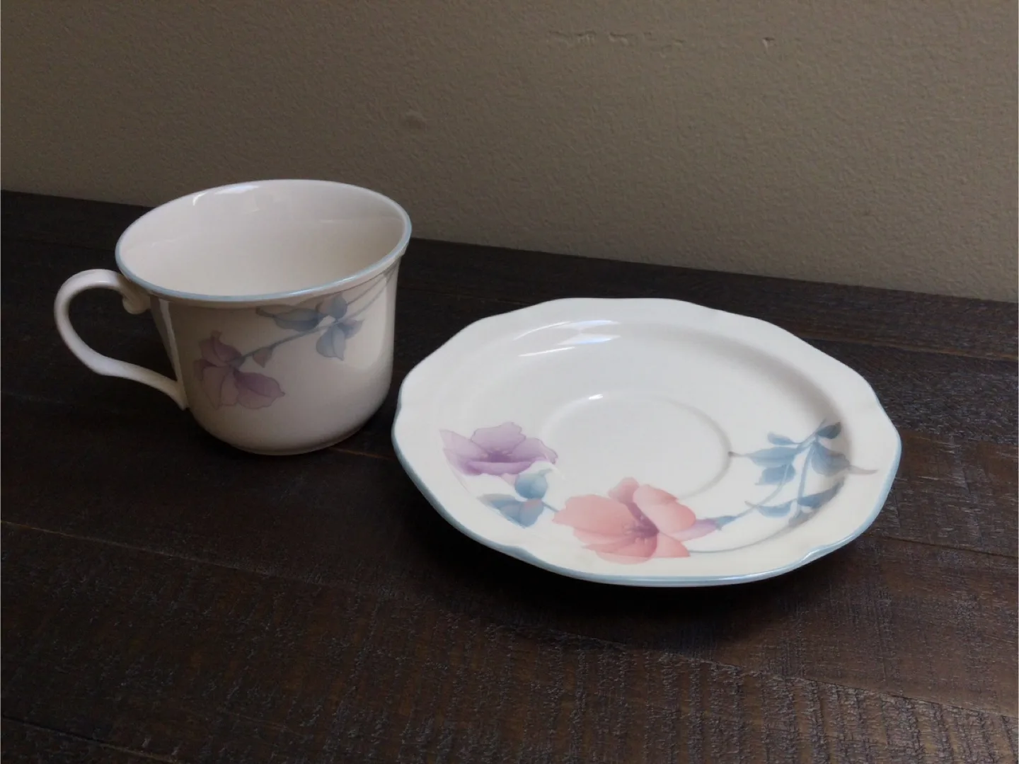 Noritake Teacup & Saucer set New image indicator(4)