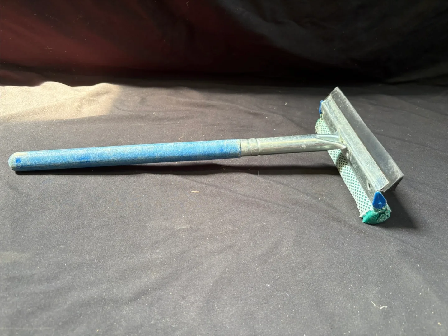 🇨🇦Window Squeegee with Blue Handle thumbnail
