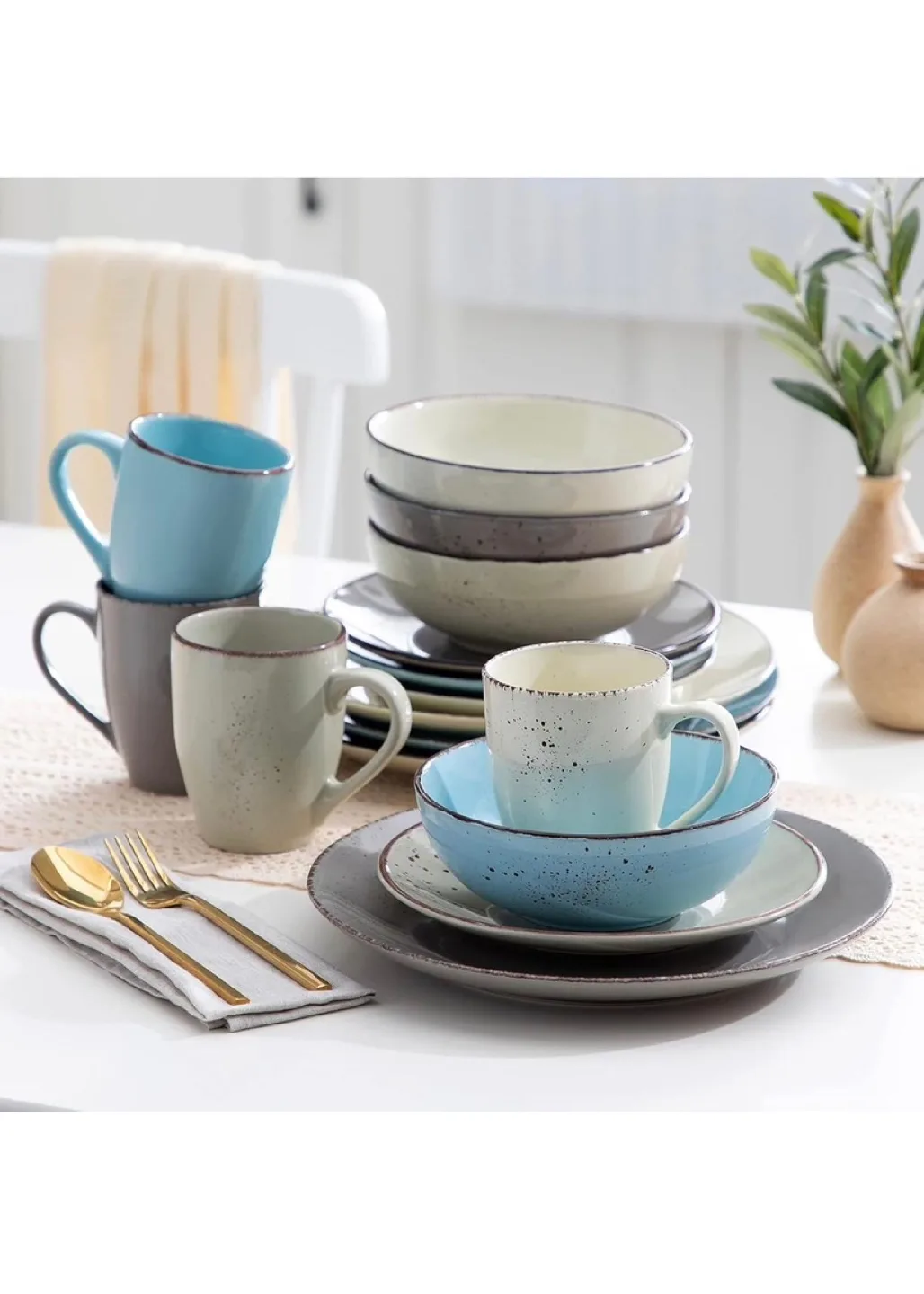 Speckled Stoneware Dinnerware Set thumbnail