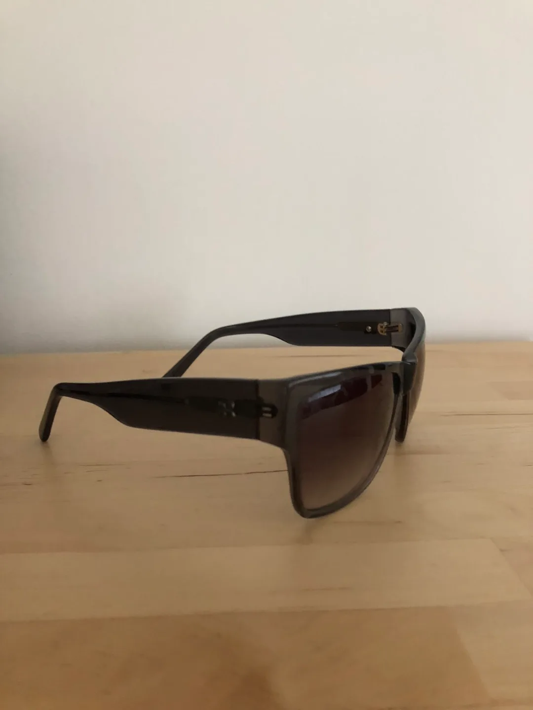 BCBG Maxazria Sunglasses - gradient lenses image indicator(2)