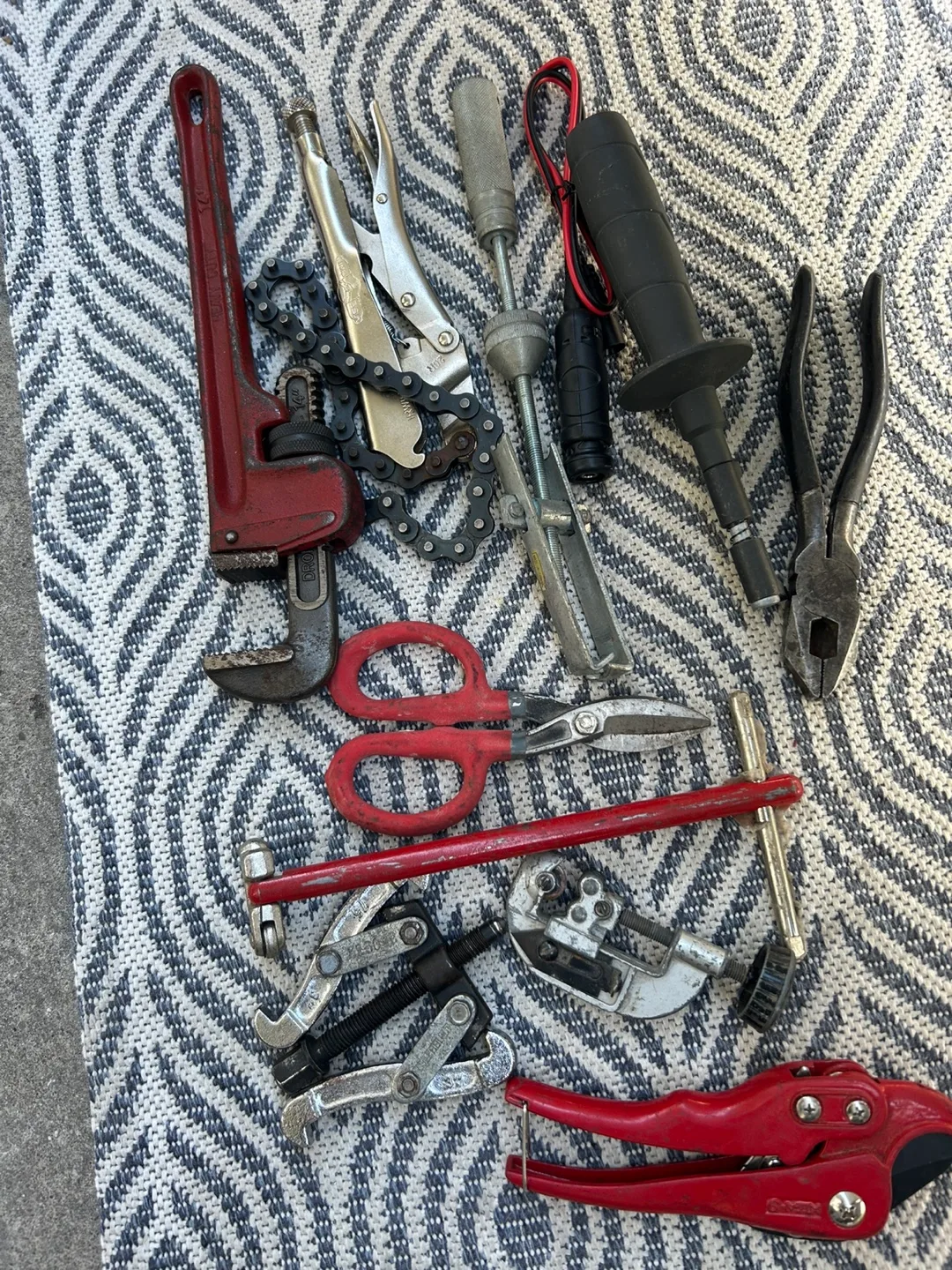 Diferent hand tools thumbnail