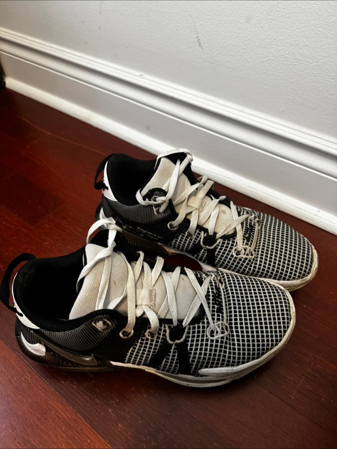 Nike Lebron Witness 7 Basketball Shoes - US 11 thumbnail