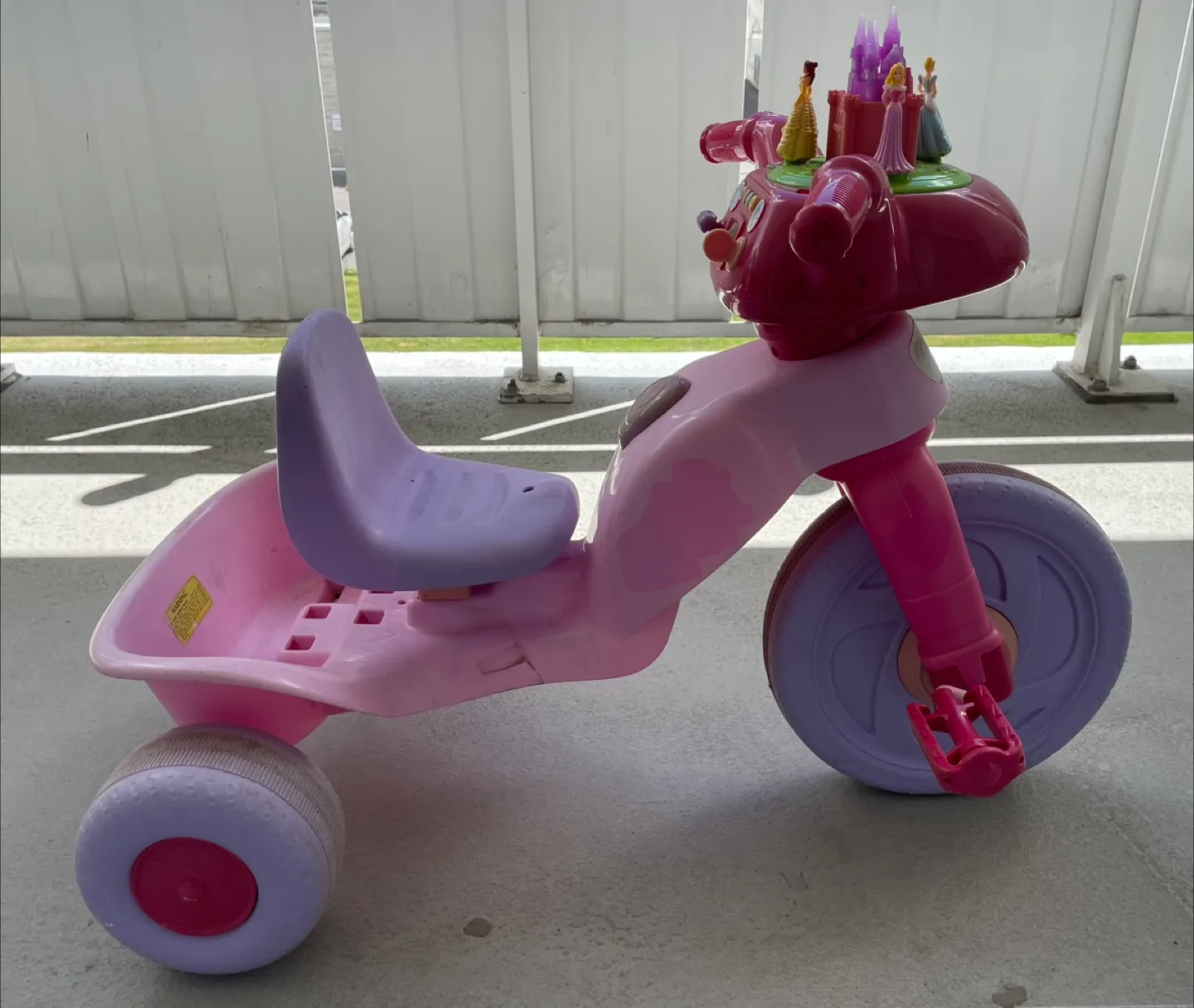 Disney Princess Glitter & Glamour Tricycle Bike thumbnail
