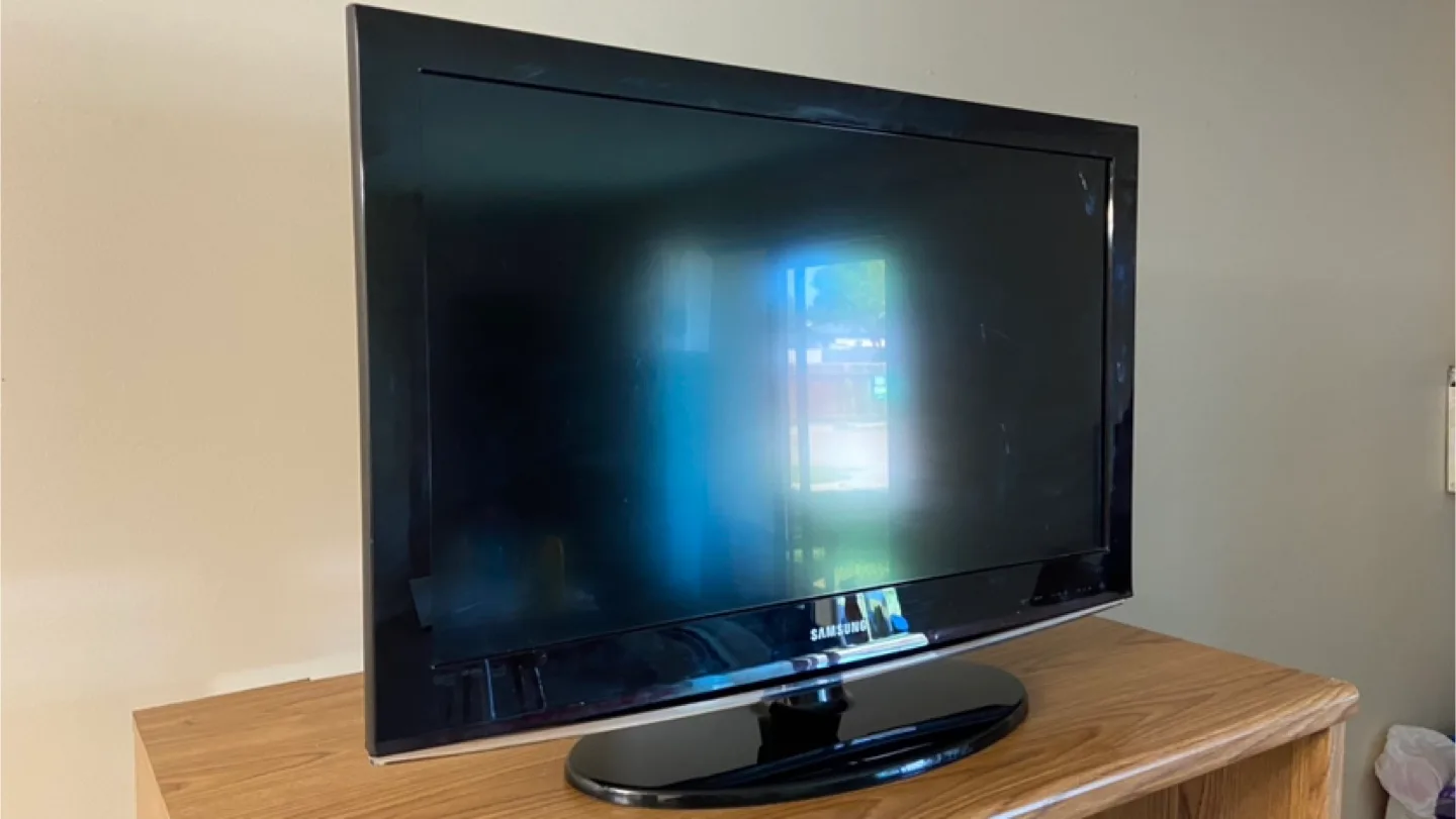 Samsung LN32C450 32" LCD TV thumbnail