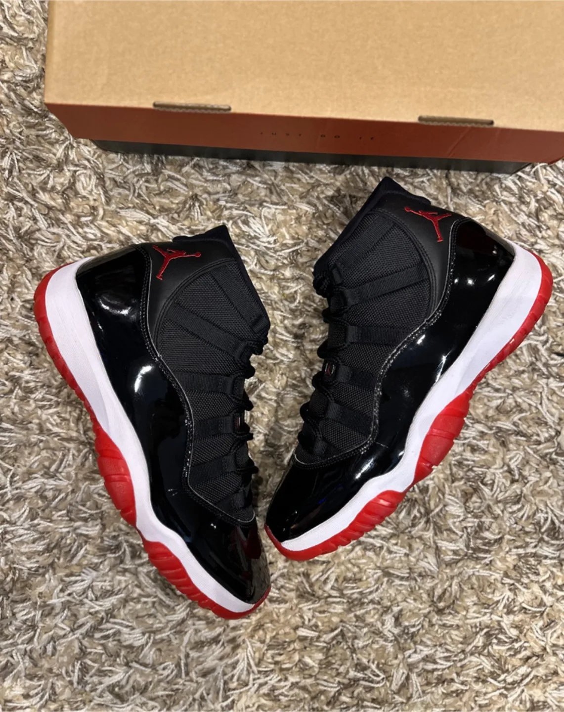 Air Jordan 11 Retro Bred thumbnail