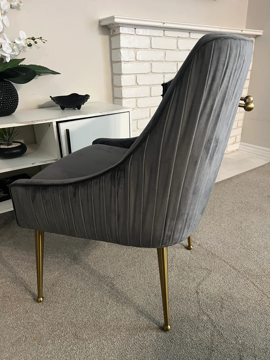 NEW Luxury Velvet Upholstered Living Room Accent Chair image indicator(4)