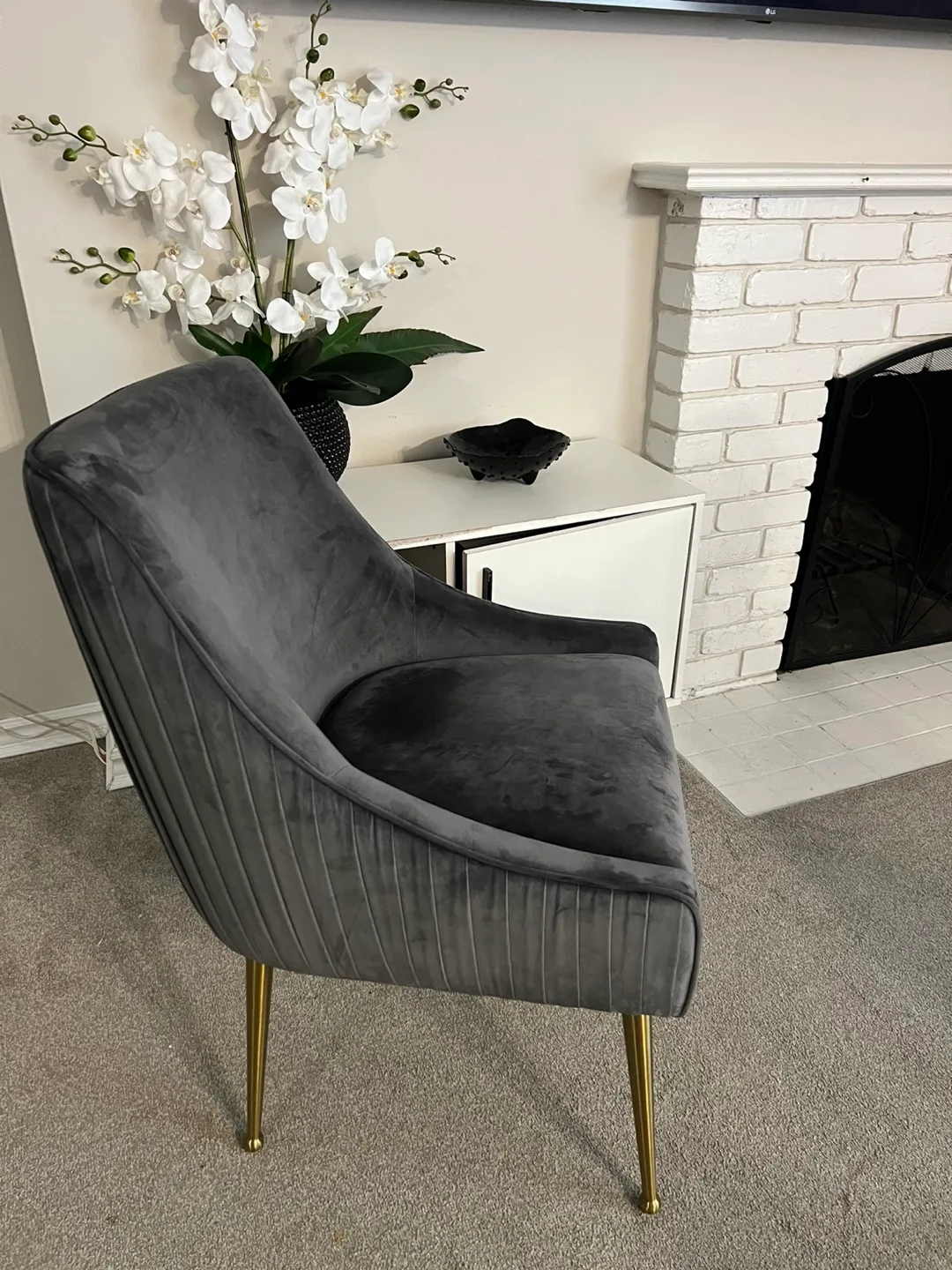 NEW Luxury Velvet Upholstered Living Room Accent Chair thumbnail
