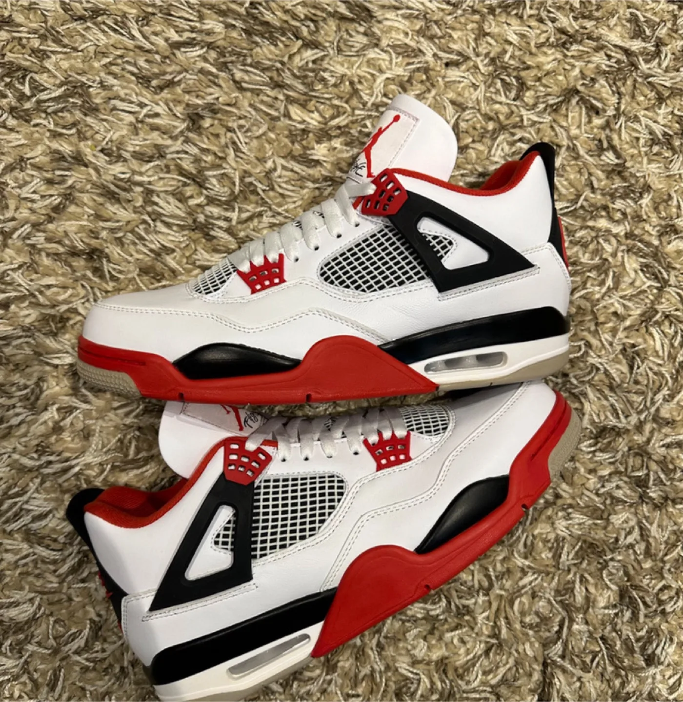 Air Jordan 4 Retro Fire Red thumbnail