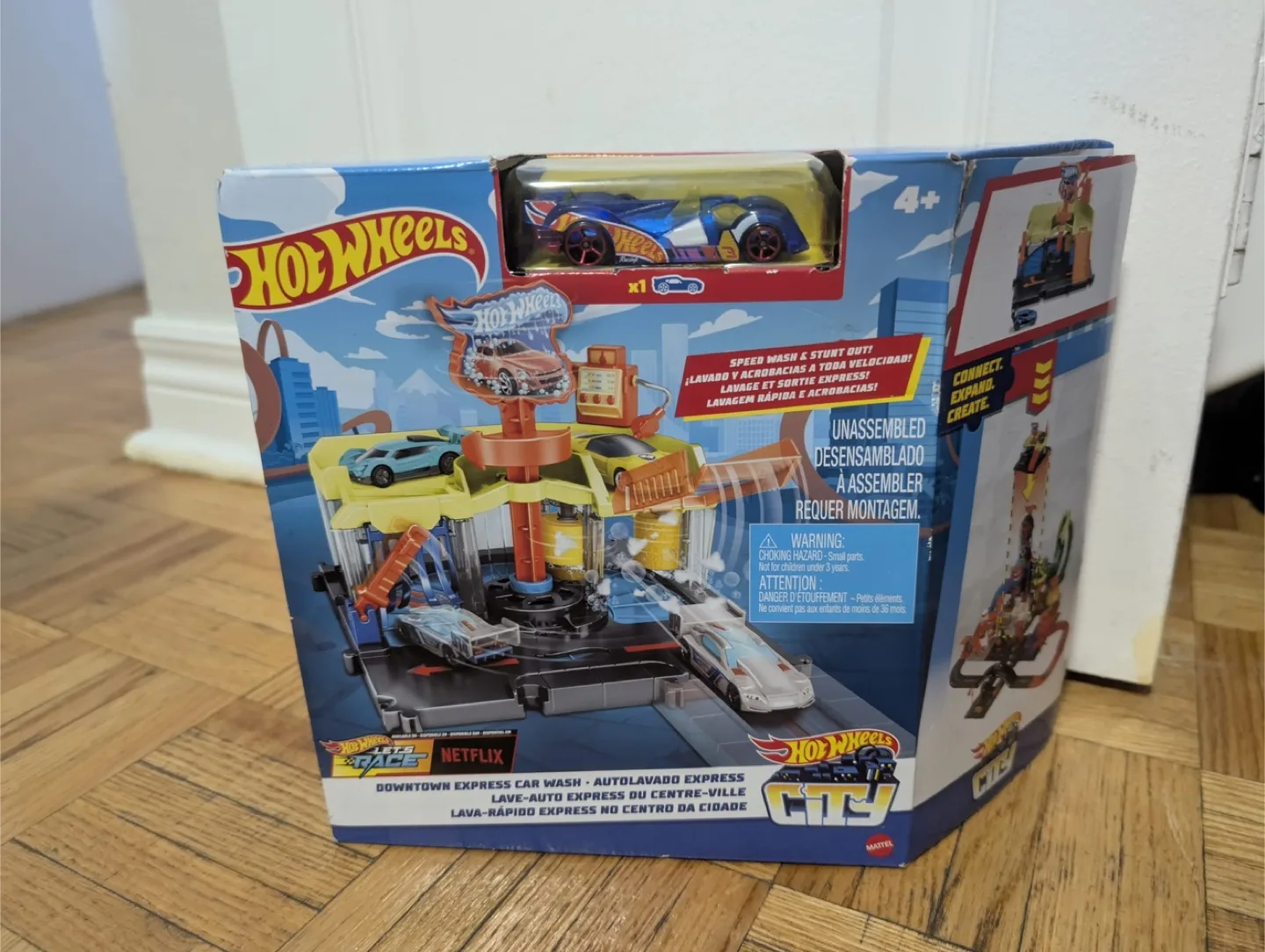 Hot Wheels Downtown Express Car Wash Playset - New in Box! thumbnail