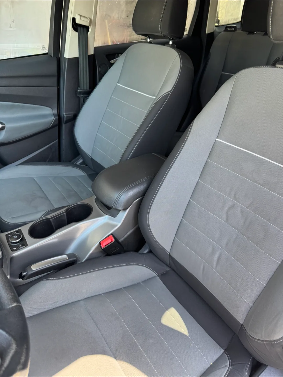 clean title 2015 ford escape image indicator(8)