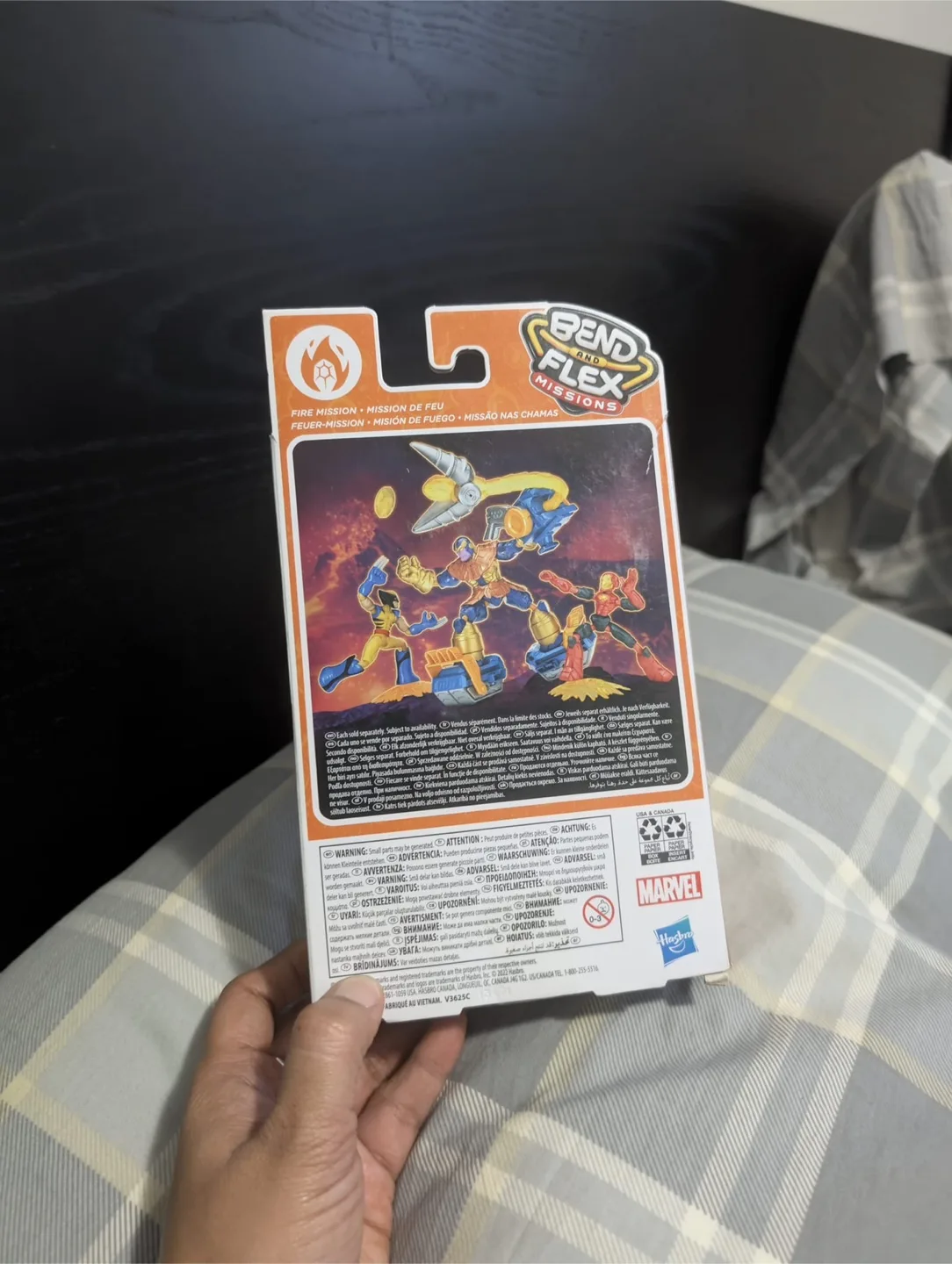 Marvel Bend and Flex Missions Wolverine Action Figure image indicator(2)