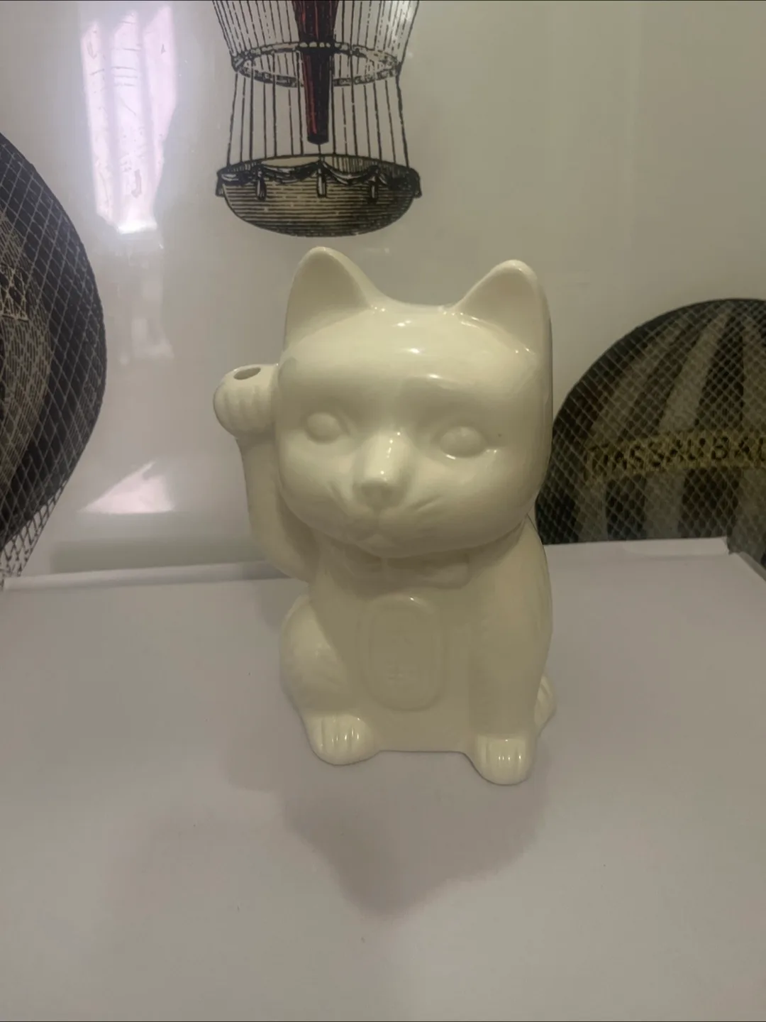 Maneki Neko Lucky Cat Figurine - White Ceramic image indicator(7)