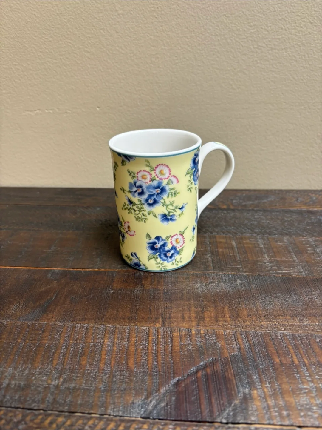 🇨🇦 Royal Albert Emily Bone China Mug thumbnail