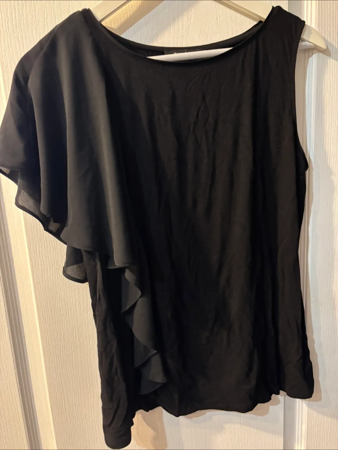 White House Black Market Black Top - Size M thumbnail