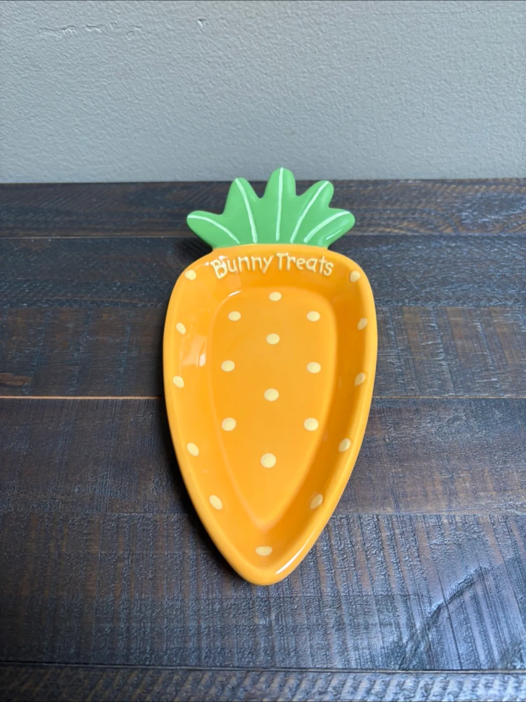 🇨🇦Hallmark Bunny Treats Carrot Dish thumbnail