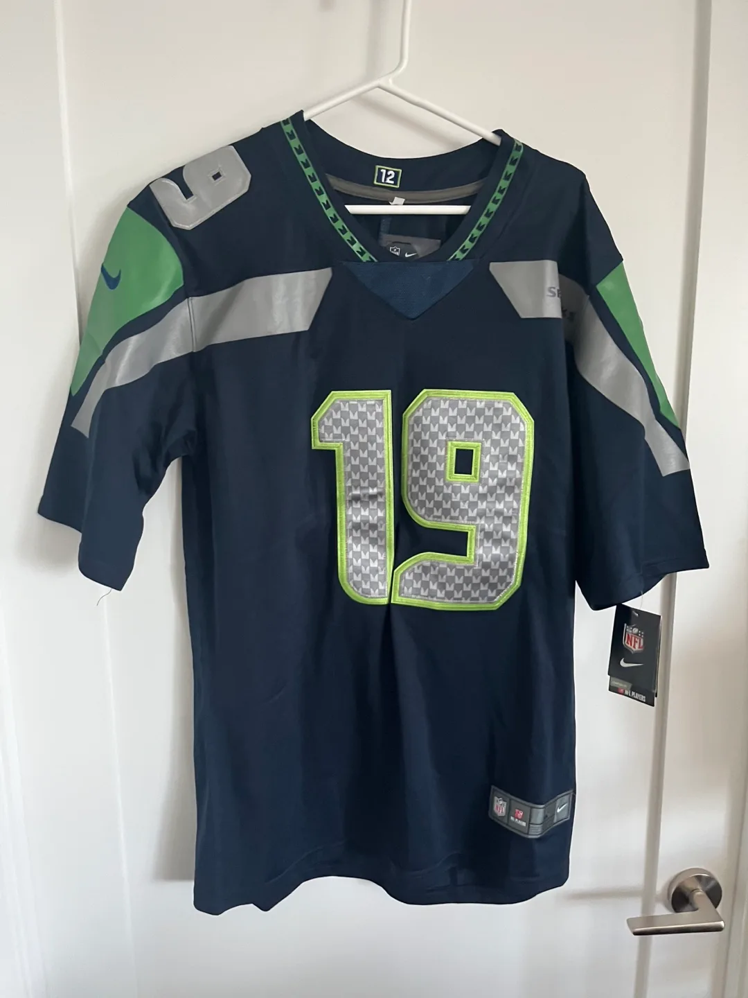 Nike NFL Seattle Seahawks Hart 19 Jersey - Size L image indicator(4)