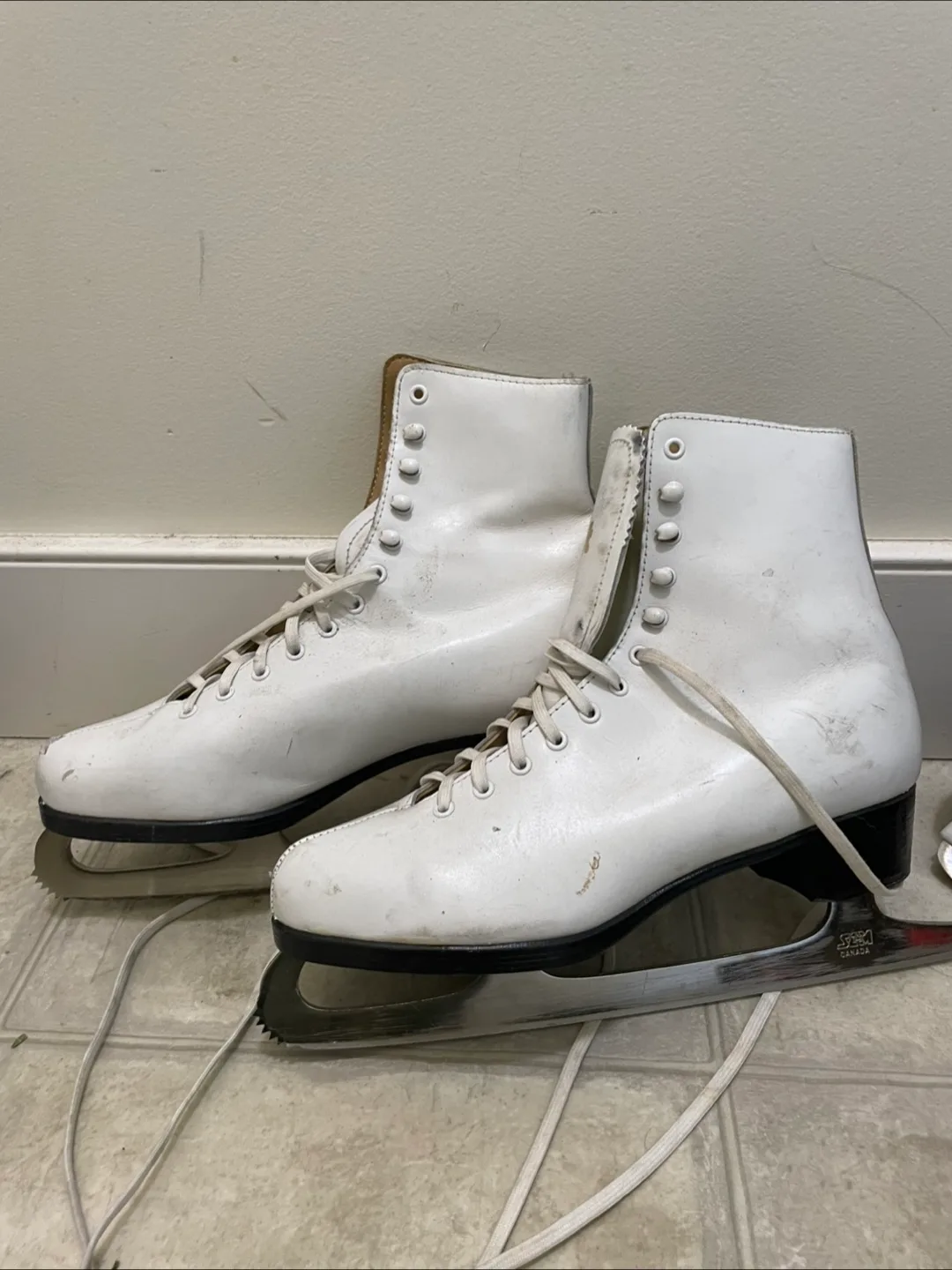 White Figure Ice Skates - Size 9 thumbnail