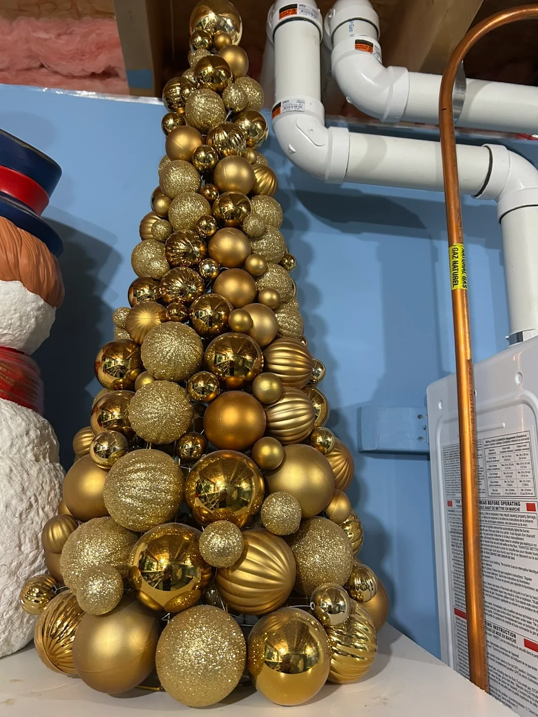 Gold Christmas Ornament Wreath & Tree thumbnail