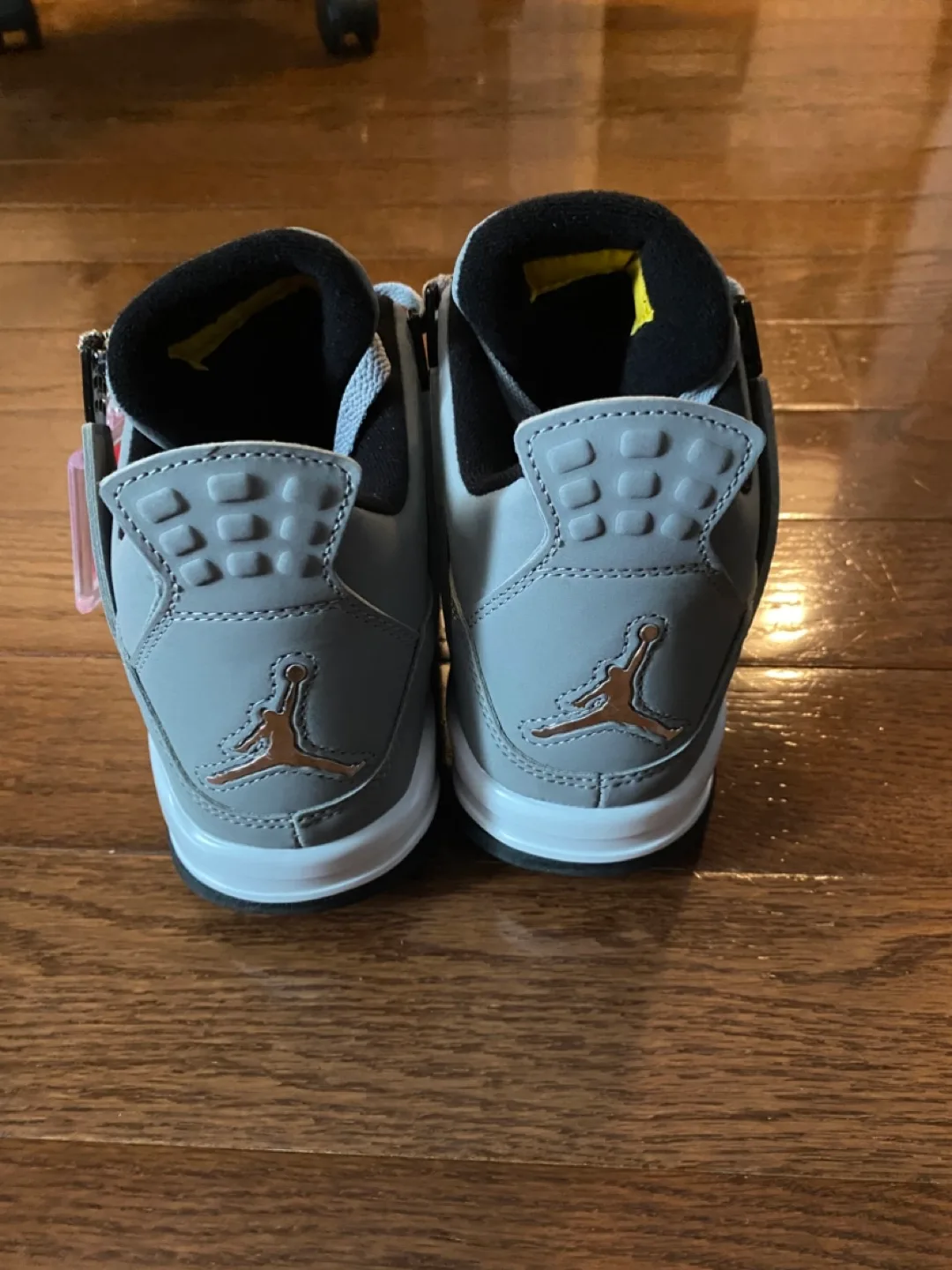 brand new jordan 4s image indicator(3)