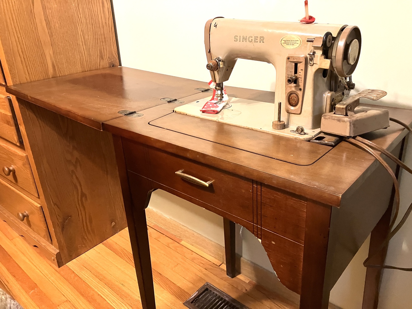 Vintage singer sewing machine 227M