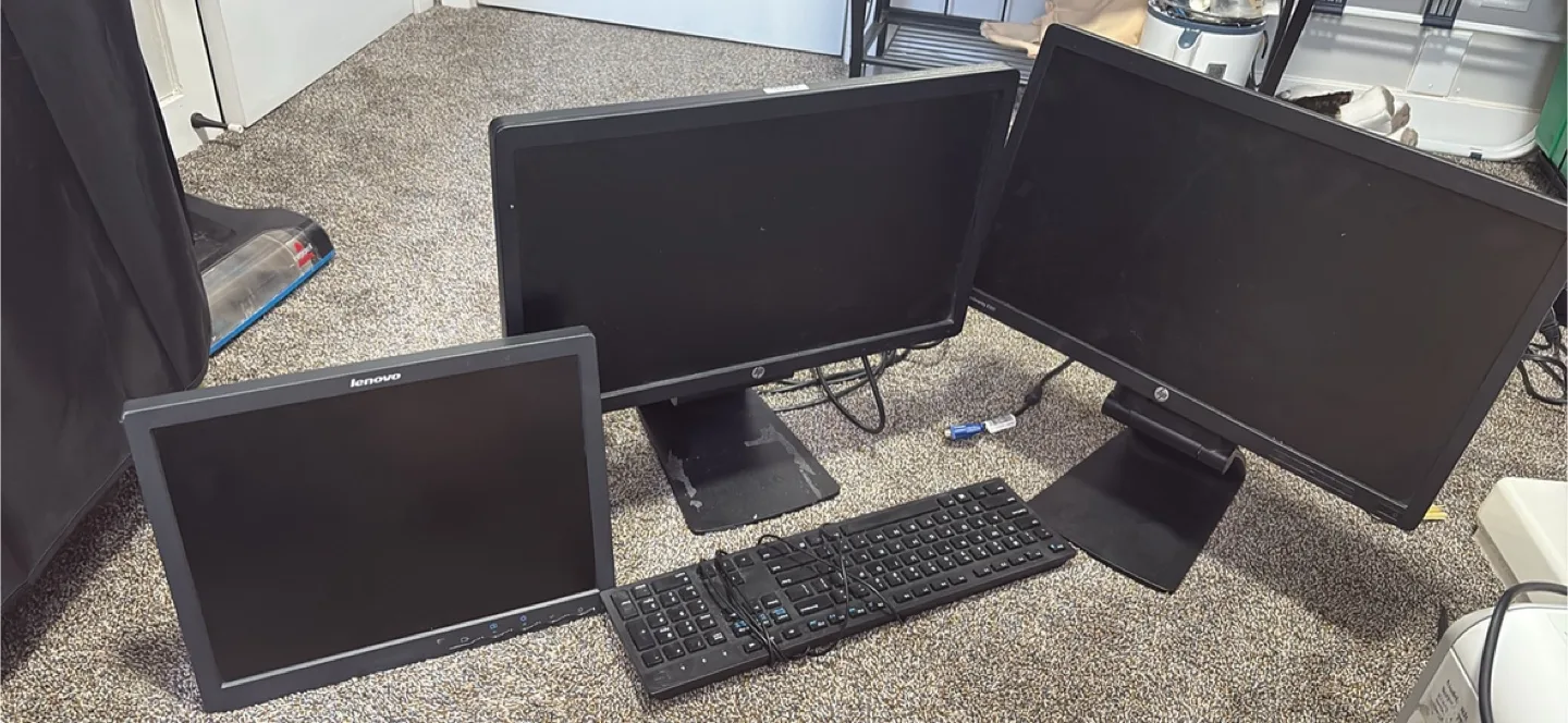 Lenovo & HP Monitors and Keyboard thumbnail