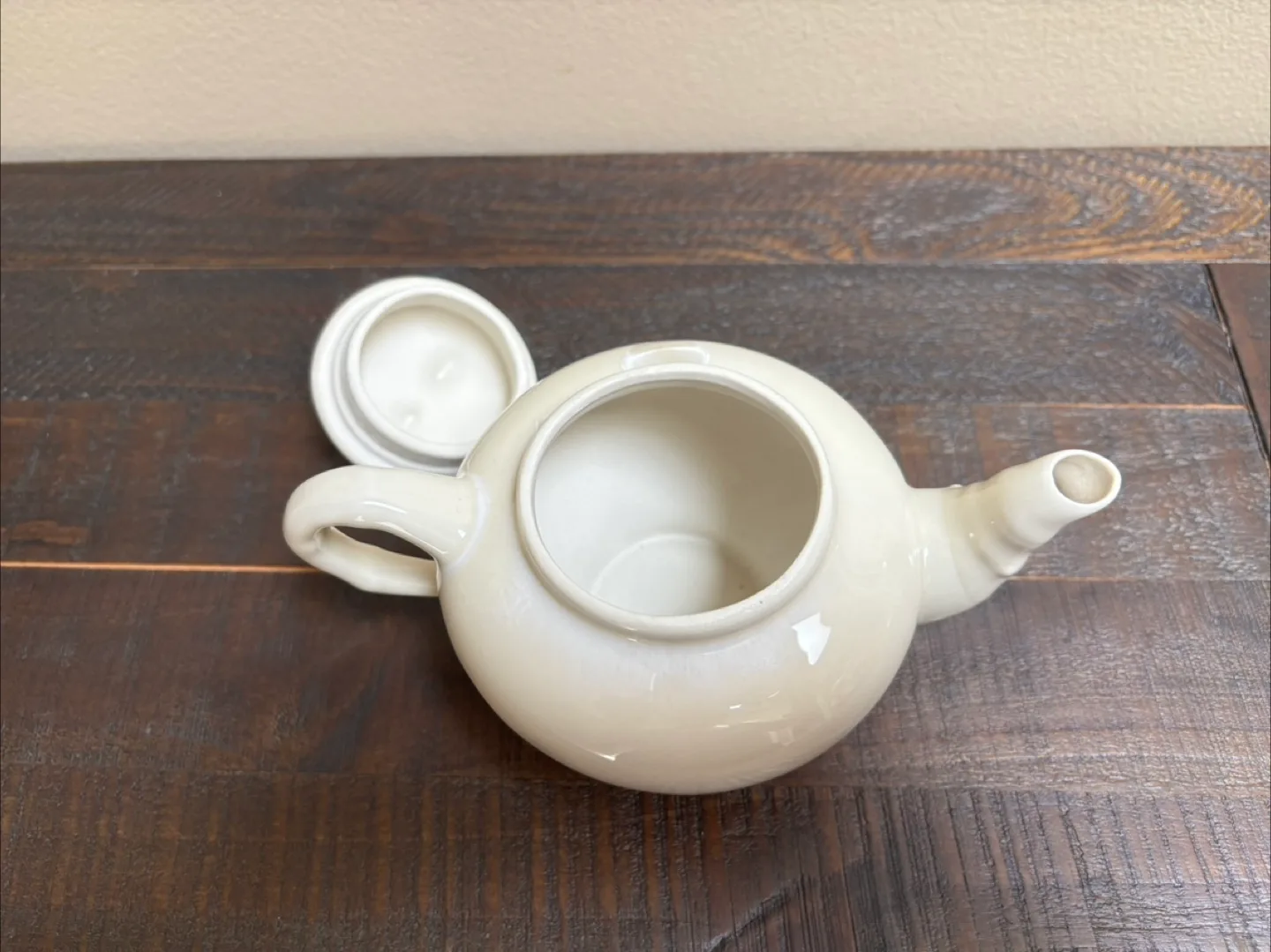 Small Cream Ceramic Teapot image indicator(2)