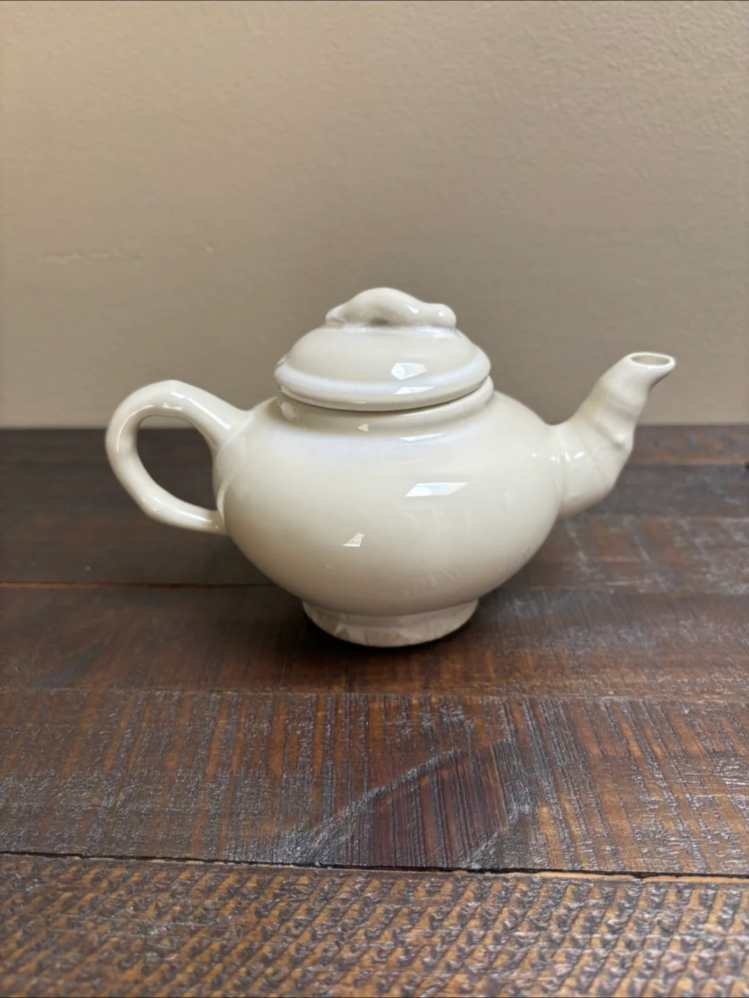 🇨🇦Small Cream Ceramic Teapot thumbnail