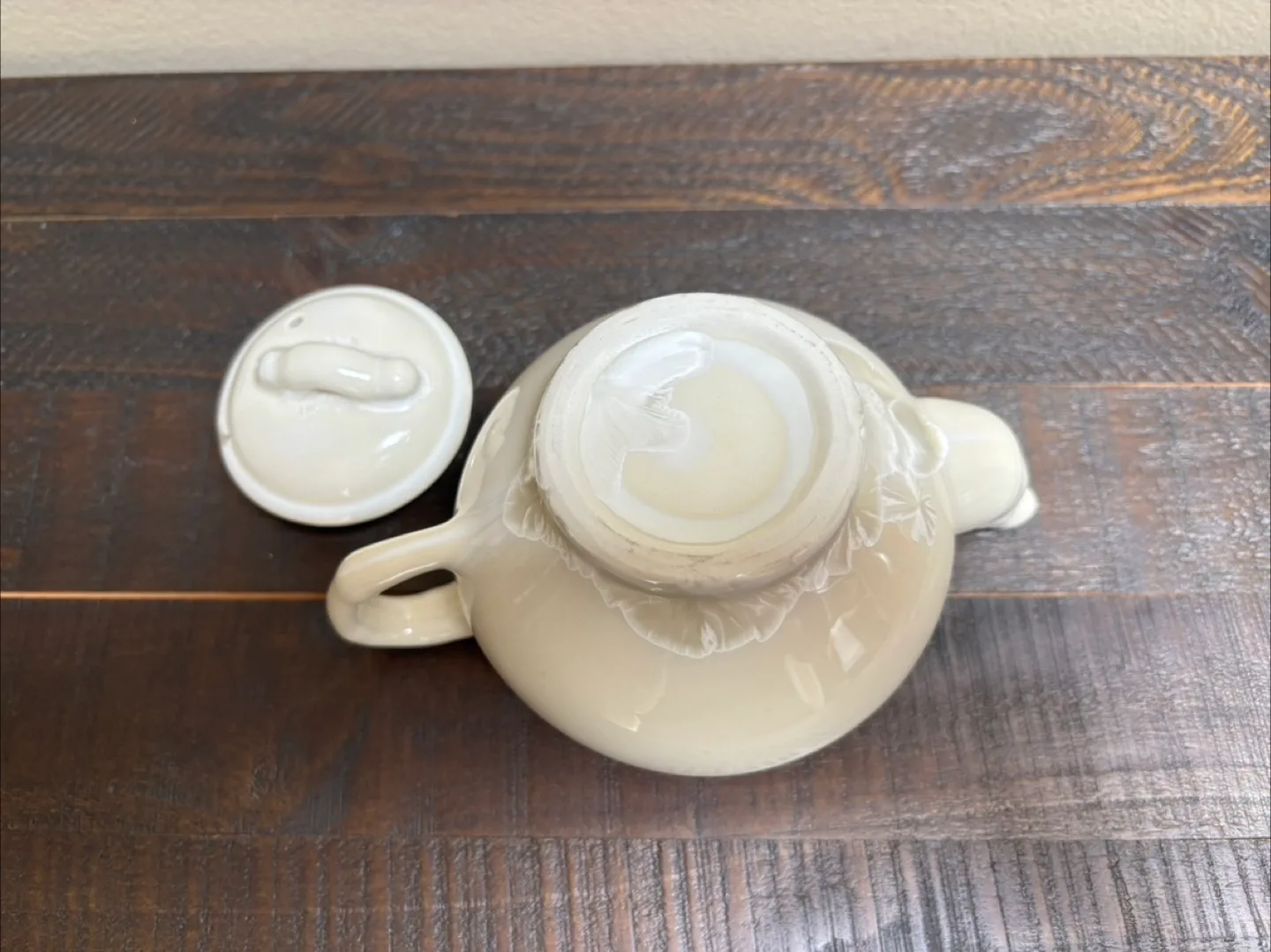 Small Cream Ceramic Teapot image indicator(3)