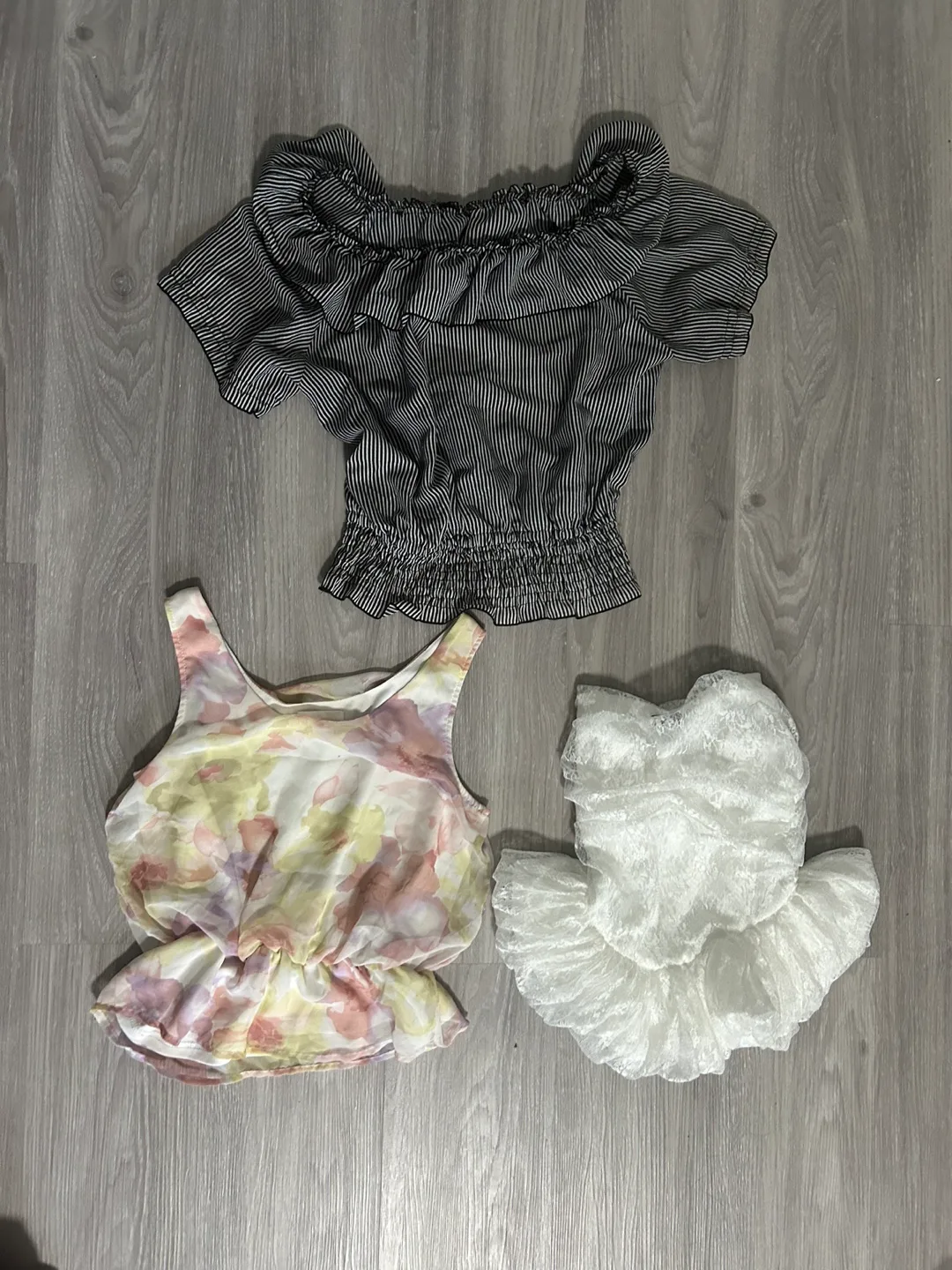 Assorted Women's Tops - 3 Pieces thumbnail