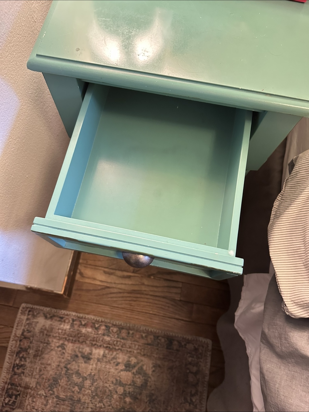 Green Bedside Table with Drawer - photo 3