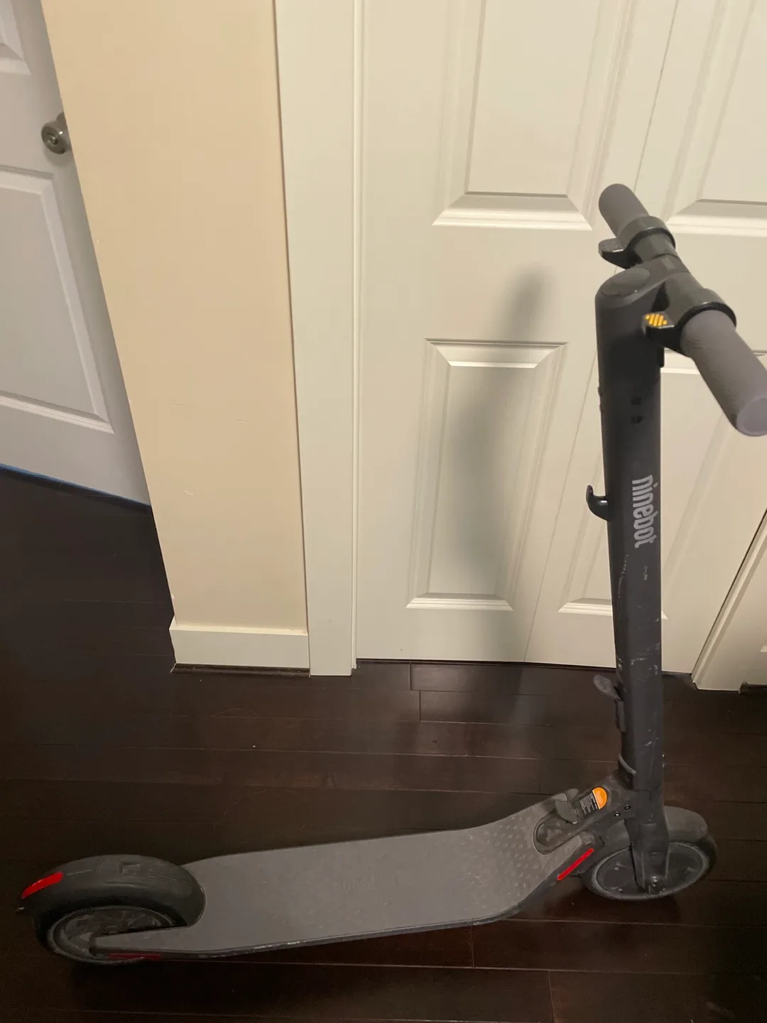 Ninebot Electric e22 Scooter thumbnail