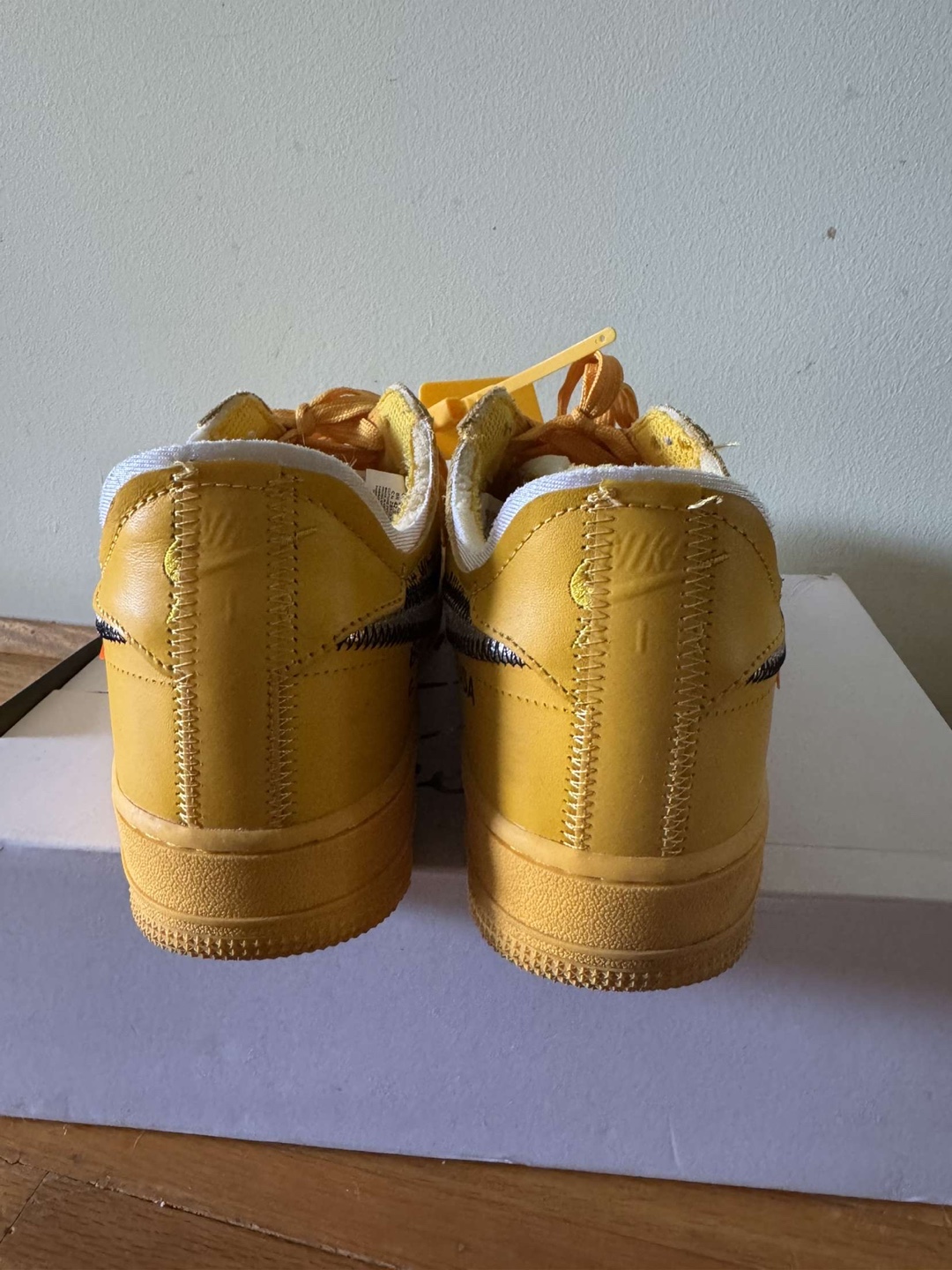 Nike x Off-White Air Force 1 Low Lemonade US 10.5 - photo 4